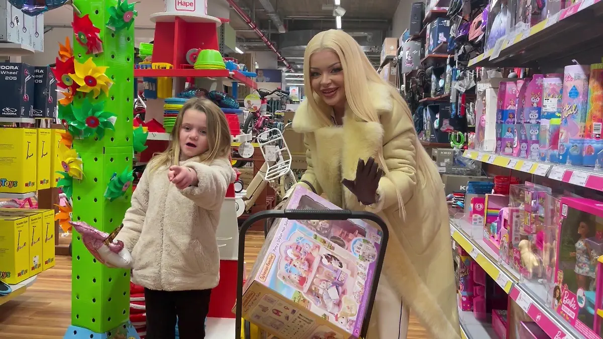 Katja Krasavice hilft Hartz-IV-Familie DSDS-Jurorin als Weihnachtsengel