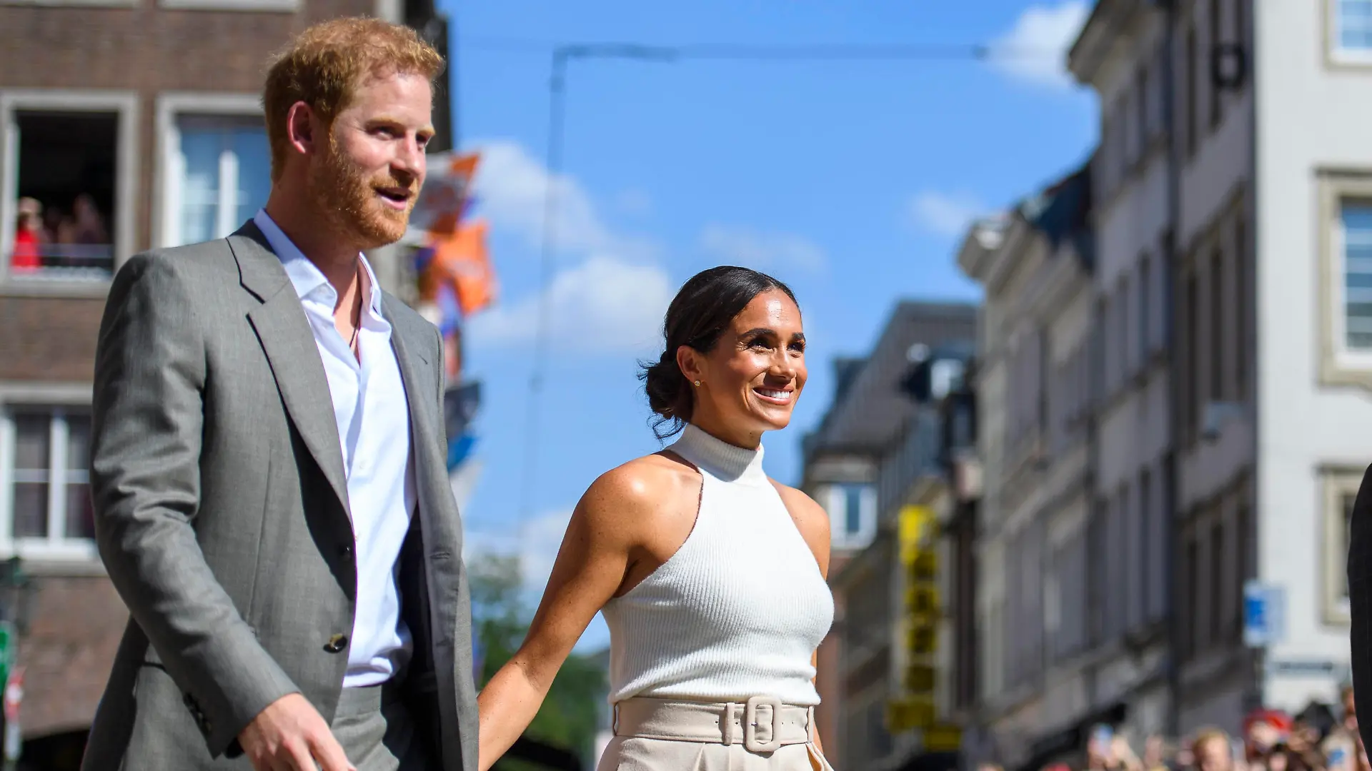Prinz Harry und Meghan in Düsseldorf Prinz Harry und Meghan, der Herzog und die Herzogin von Sussex, kommen am 6. September 2022 in die Landeshauptstadt, ein Jahr vor den INVICTUS GAMES DÜSSELDORF 2023. Prinz Harry und Herzogin Meghan kommen aus dem Rathaus, Düsseldorf Nordrhein-Westfalen Deutschland *** Prince Harry and Meghan in Düsseldorf Prince Harry and Meghan, the Duke and Duchess of Sussex, arrive in the state capital on September 6, 2022, one year before the INVICTUS GAMES DÜSSELDORF 2023 Prince Harry and Duchess Meghan arrive from City Hall, Düsseldorf North Rhine Westphalia Germany Copyright: xChristopherxNeundorfx