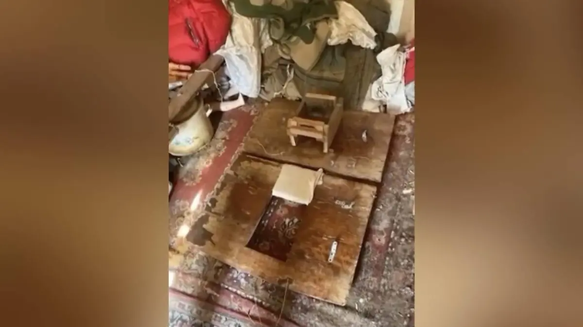 Holzplatten als Foltergegenstand
