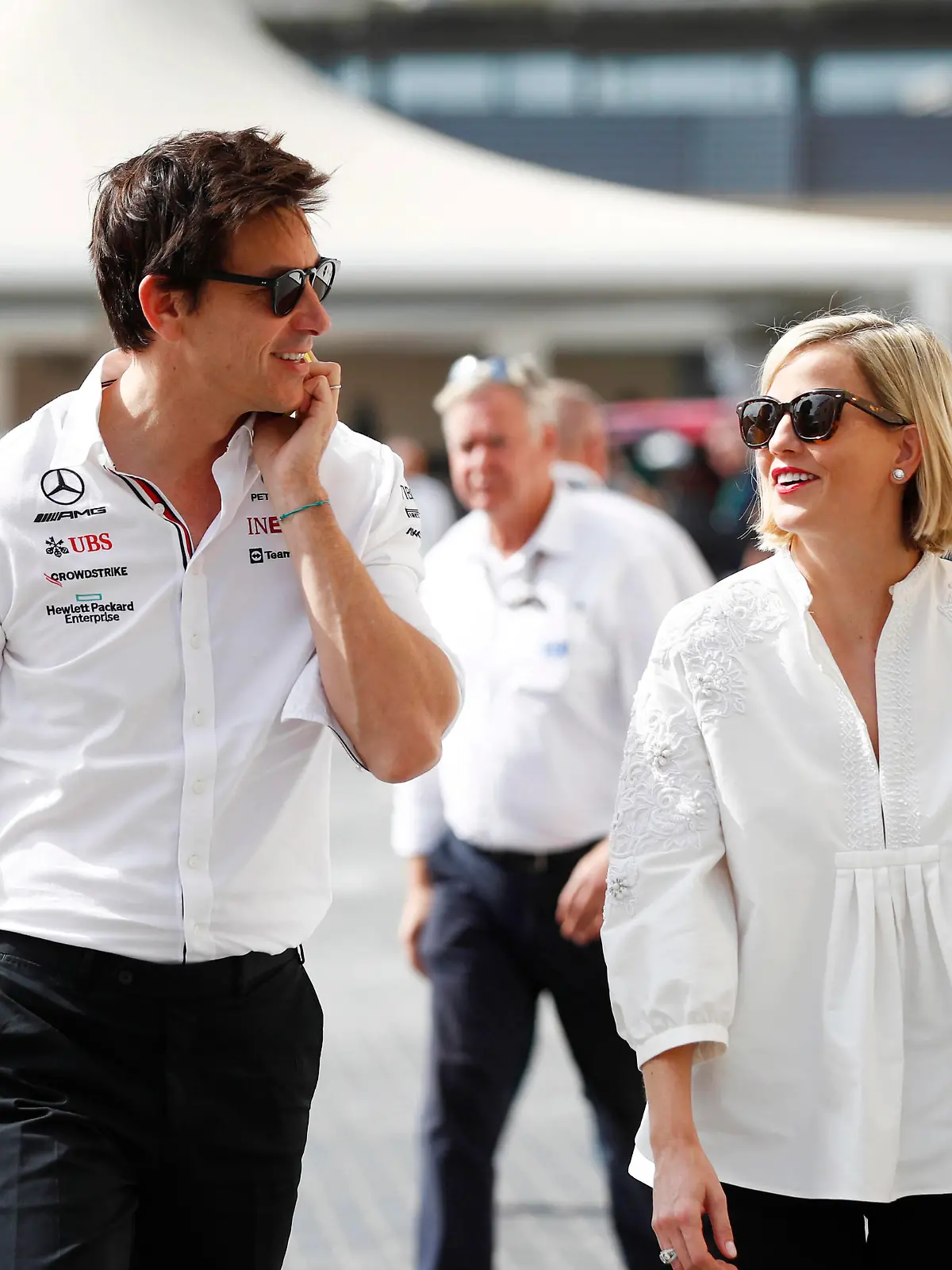  Formula 1 2022: Abu Dhabi GP YAS MARINA CIRCUIT, UNITED ARAB EMIRATES - NOVEMBER 20: Toto Wolff, Team Principal and CEO, Mercedes AMG, arrives into the paddock with Susie Wolff during the Abu Dhabi GP at Yas Marina Circuit on Sunday November 20, 2022 in Abu Dhabi, United Arab Emirates. Photo by Carl Bingham / LAT Images Images PUBLICATIONxINxGERxSUIxAUTxHUNxONLY GP2222_083447_X4I0820