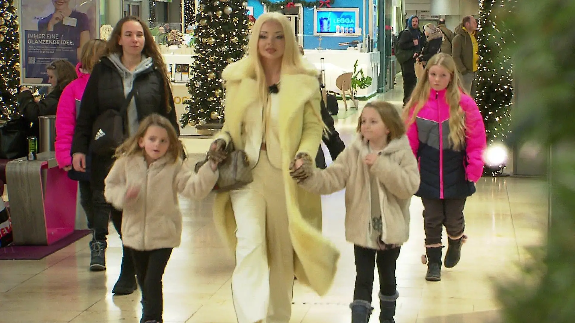 DSDS-Jurorin Katja Krasavice hilft fünfköpfiger Familie
