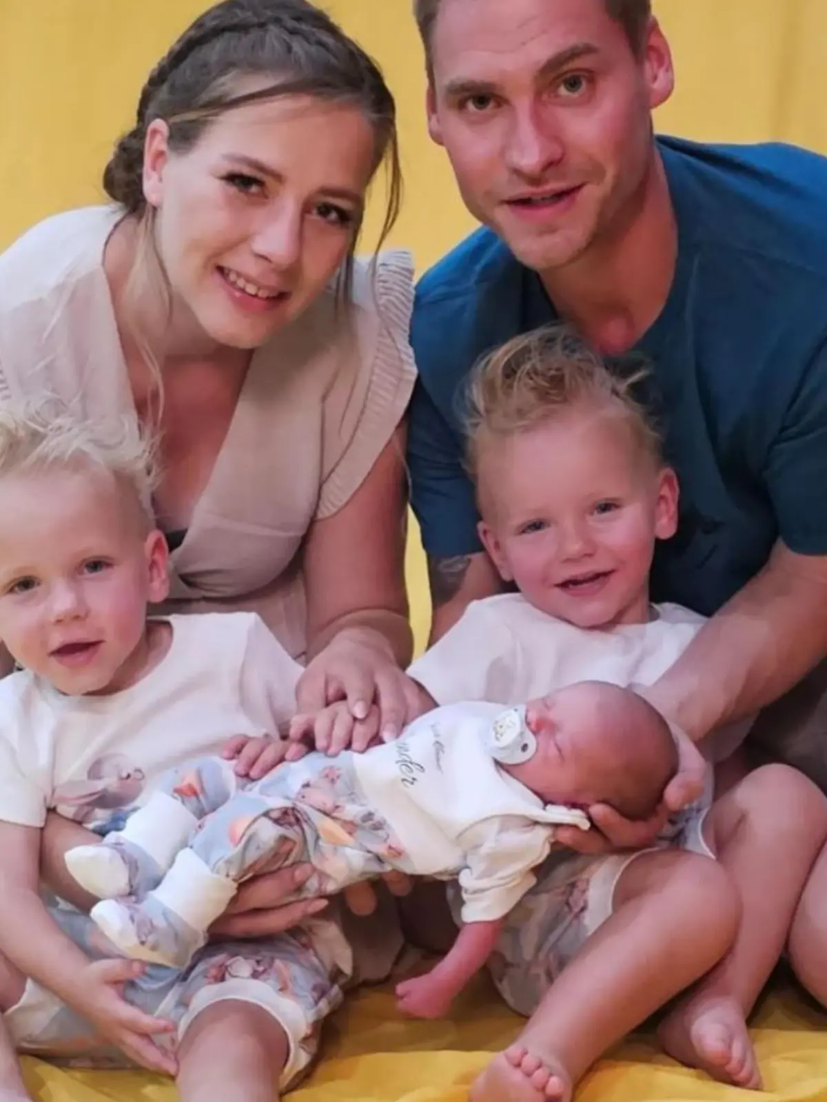 Sarafina Wollny präsentiert nach der Geburt ihrer Tochter Hope Angel Silvia ihre kleine Familie.