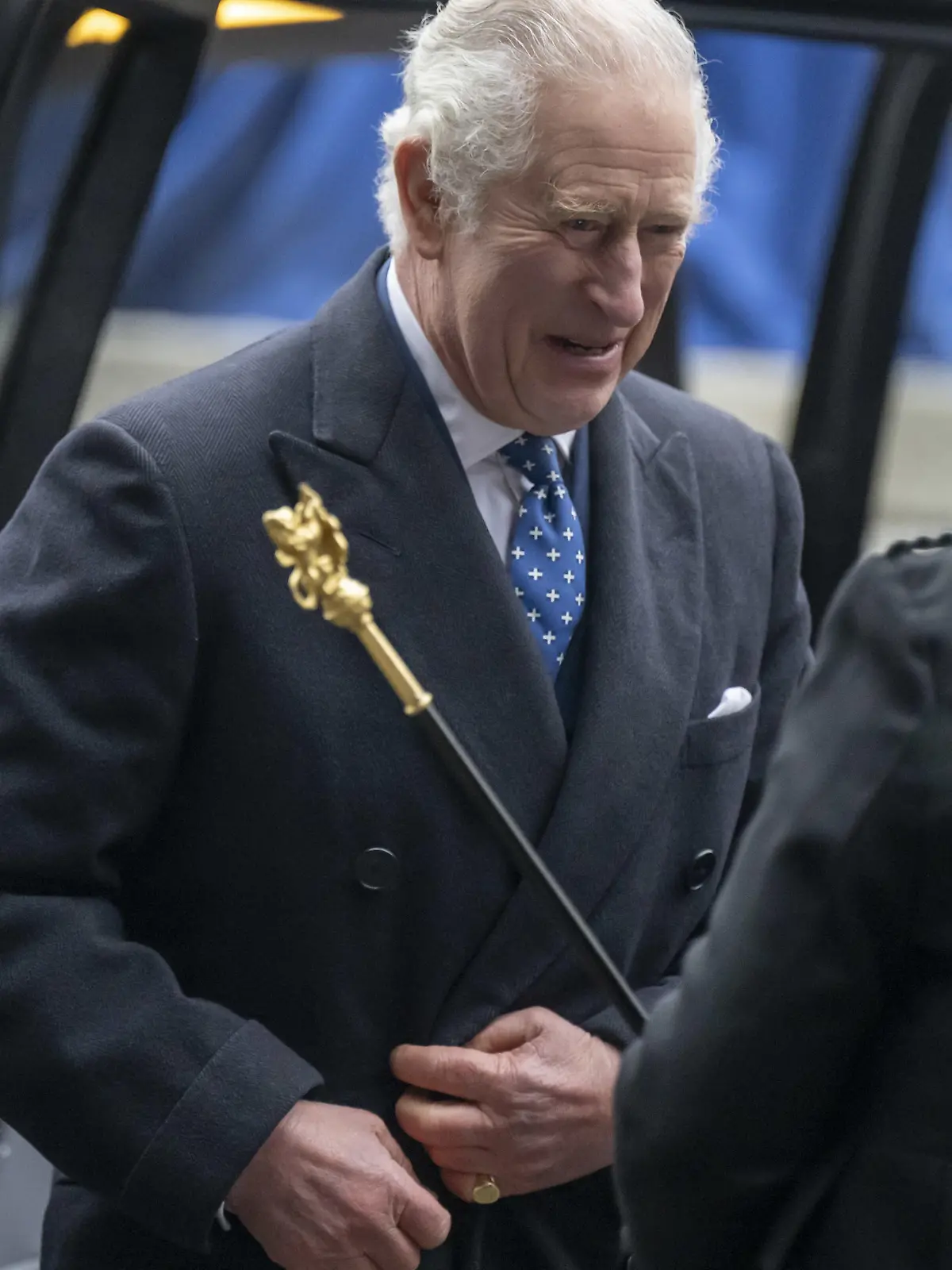 14.12.2022, Großbritannien, London: König Charles III. kommt zu einem Besuch in der Westminster Hall, Houses of Parliament an, um eine Gedenktafel zu enthüllen, die den Ort der Aufbahrung der verstorbenen Königin Elizabeth II. markiert. Foto: Paul Grover/Daily Telegraph/PA Wire/dpa +++ dpa-Bildfunk +++