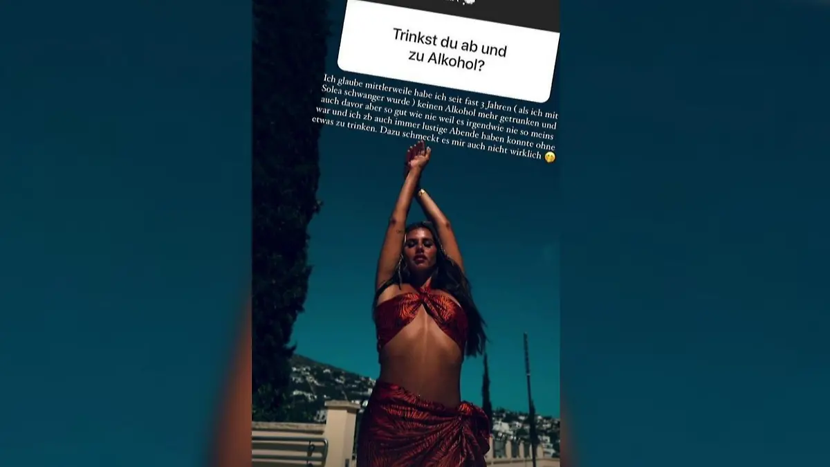 Sarah Engels posiert im Bikini.