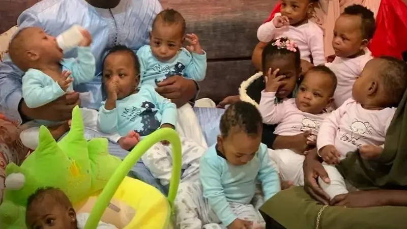 S und selten: Neunlinge (!) aus Mali feiern ihren ersten Geburtstag