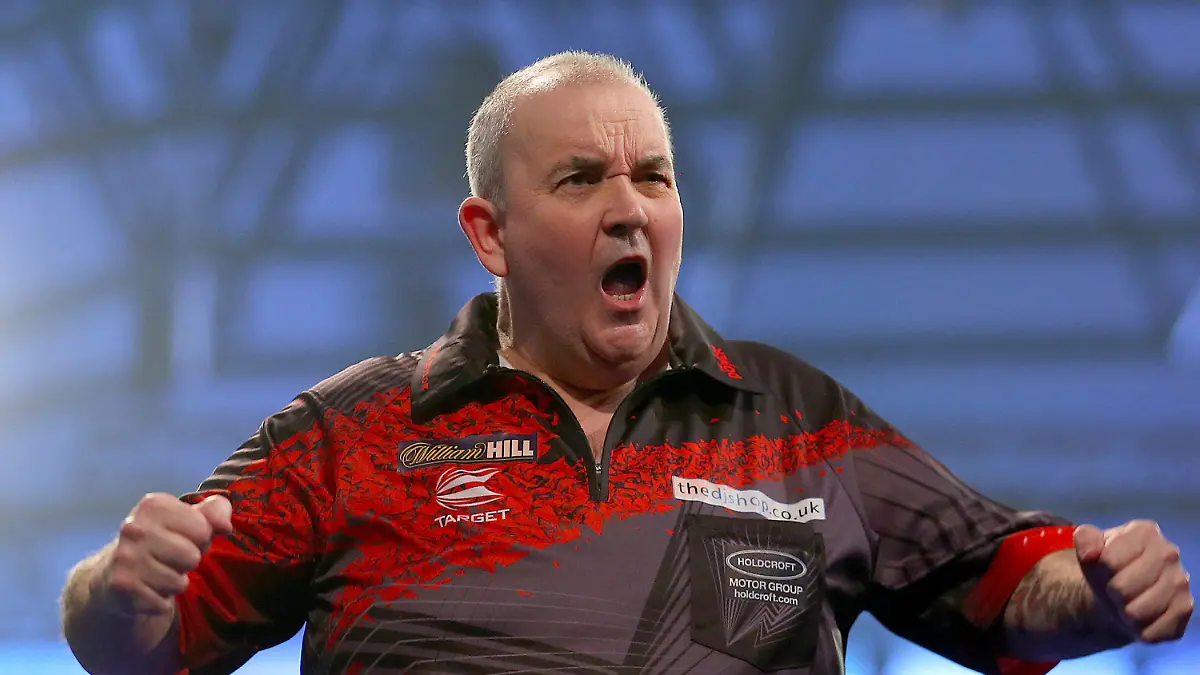 ARCHIV - 30.12.2017, Großbritannien, London: Darts: Weltmeisterschaft, Tag 14, Halbfinale. Der Engländer Phil Taylor reagiert während des Matches. (zu dpa: «Siegerliste der PDC Darts-Weltmeisterschaft seit 1994») Foto: Steven Paston/PA Wire/dpa +++ dpa-Bildfunk +++