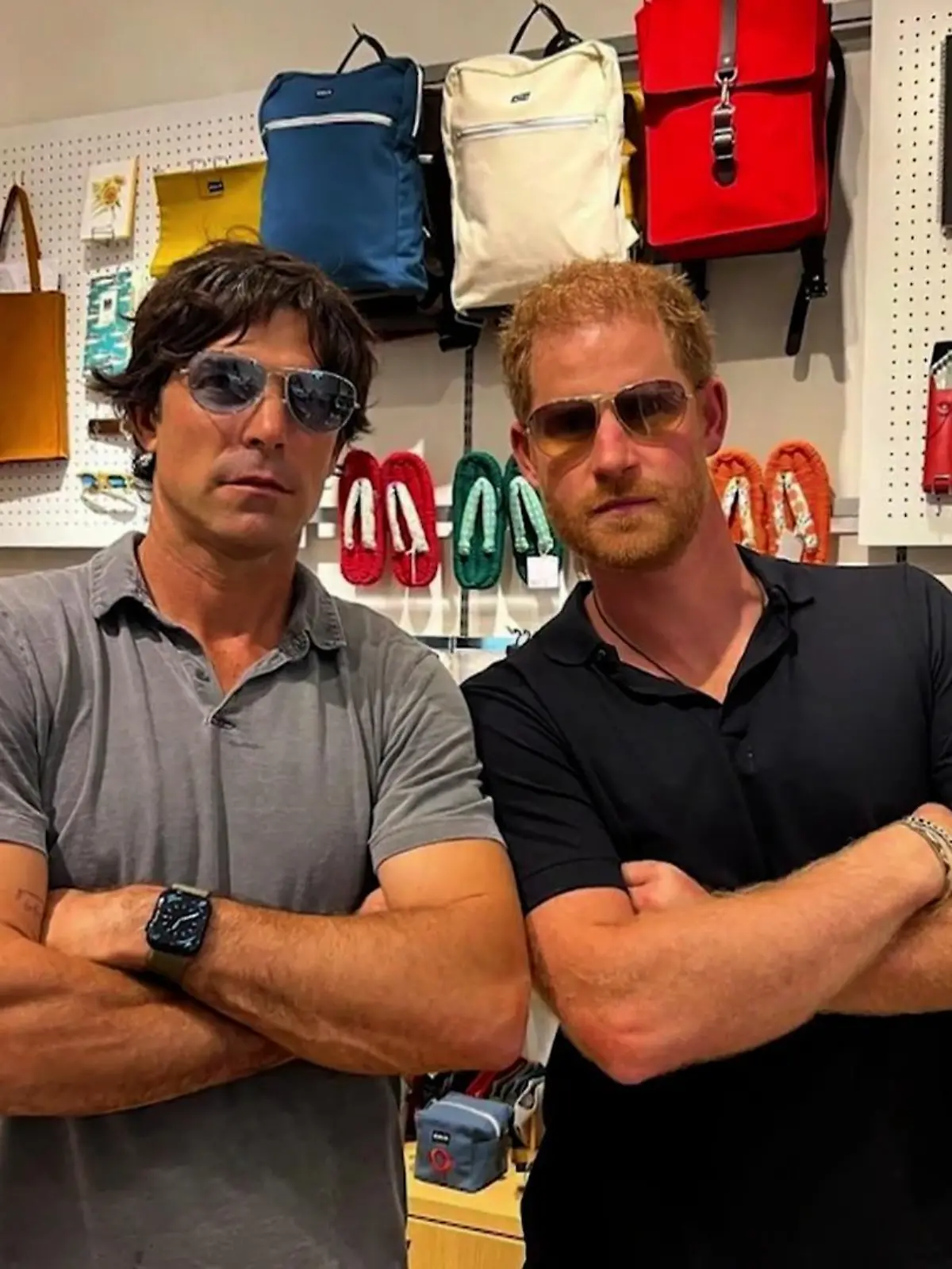Prinz Harry posiert mit seinem Freund Nacho Figueras.