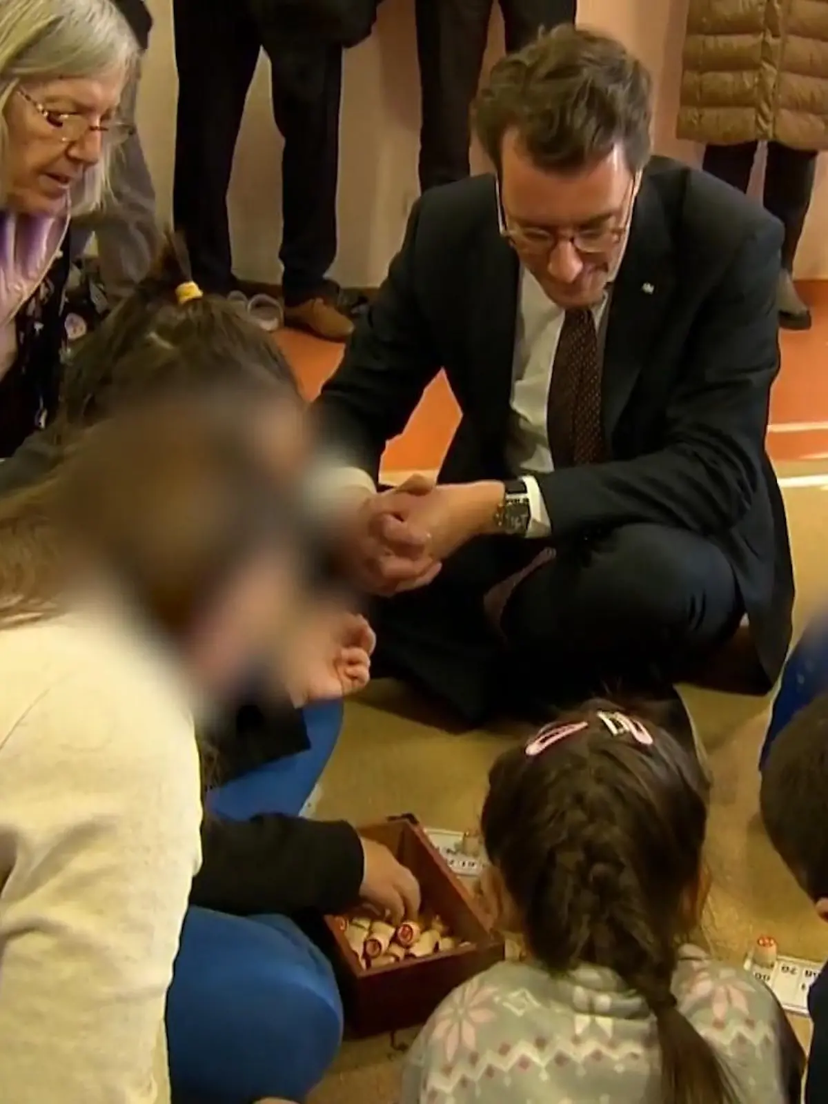 Bild zu: "Wüst besucht „Kinderheim aus Mariupol“"