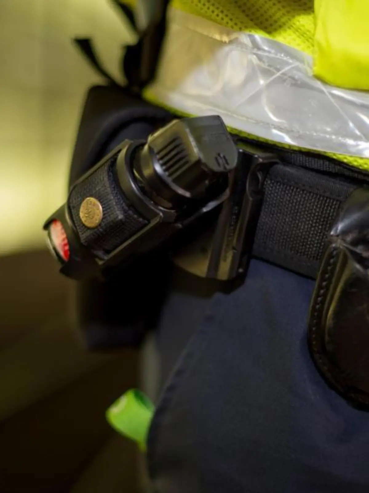 Pfefferspray und Handschellen