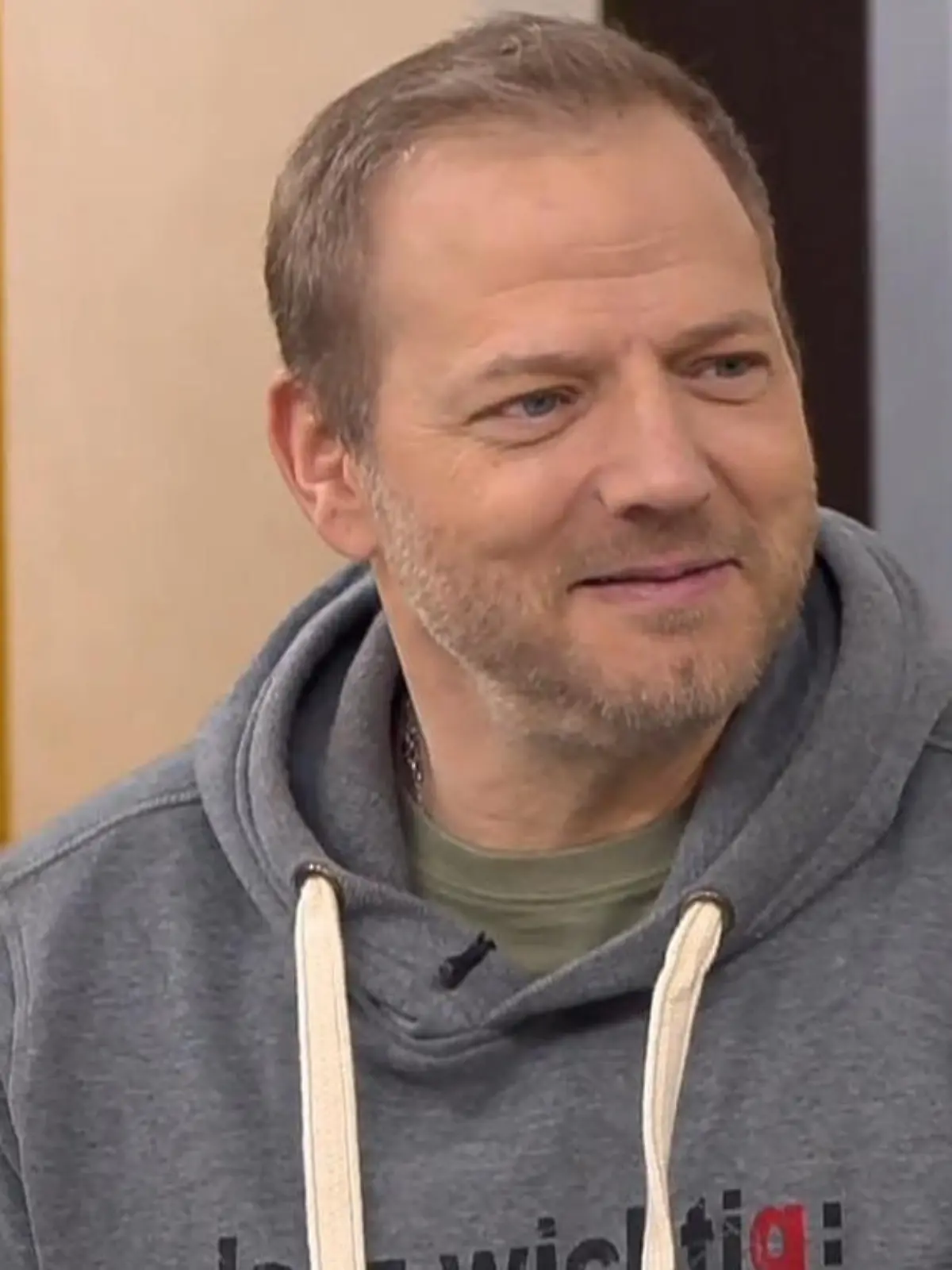 Anlässlich seines anstehenden 20-jährigen Bühnenjubiläums, blickt Comedian Mario Barth zurück auf seine TV-Karriere. Und die startete tatsächlich bei RTL!
