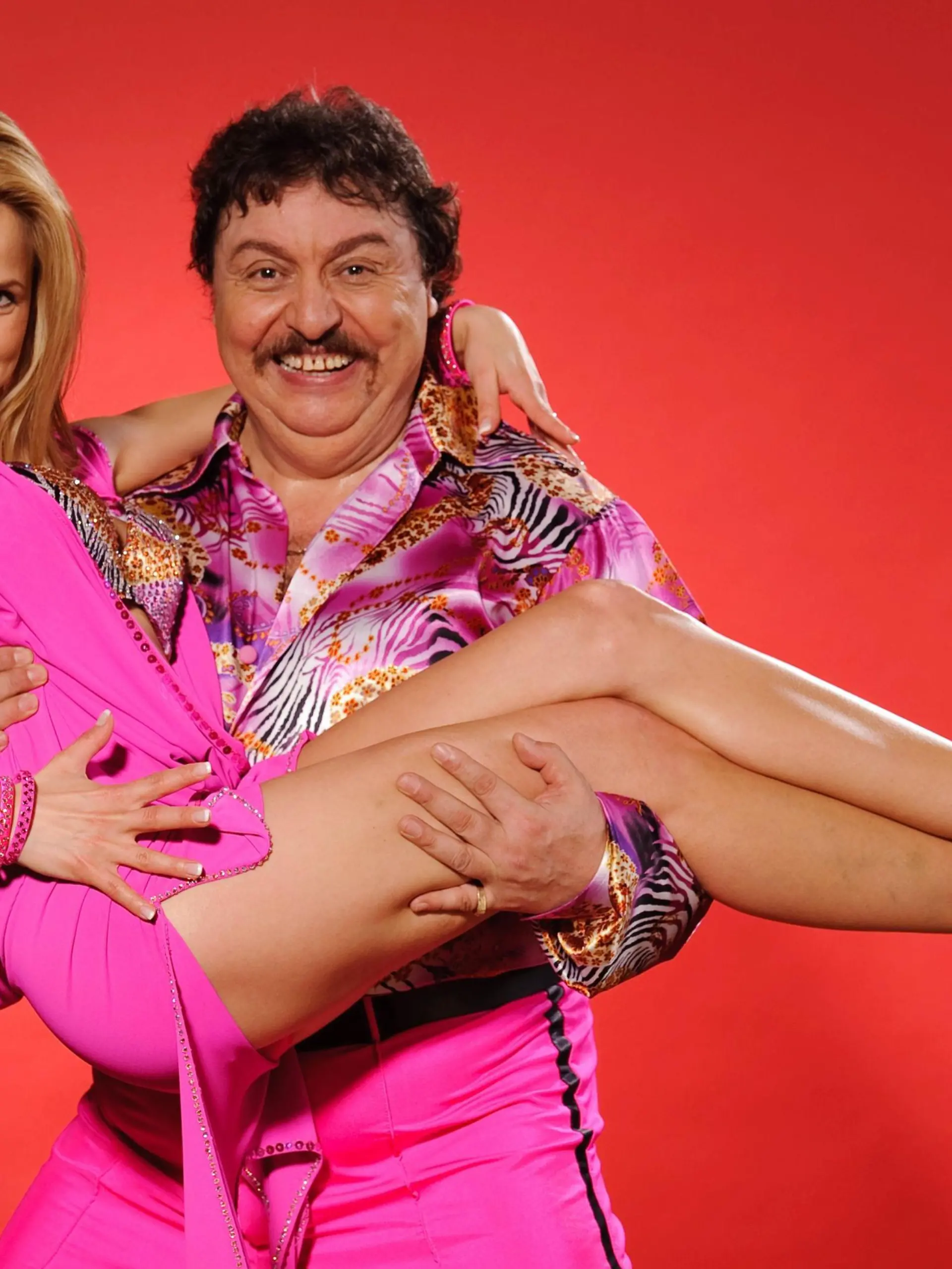 Schlagersänger Achim Mentzel tanzt mit Profitänzerin Sarah Latton.