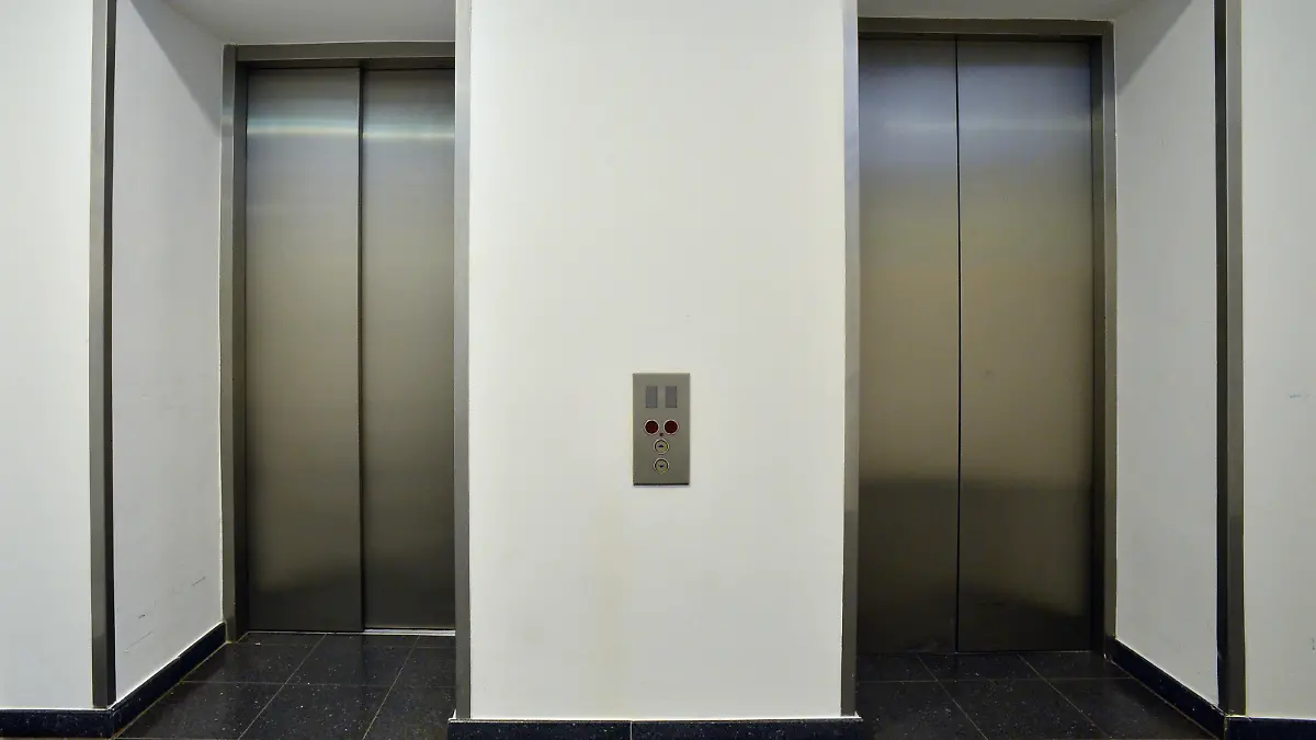 Die Hitze am Sonntag heizte den Fahrstuhl umso schneller auf. (Symbolbild)