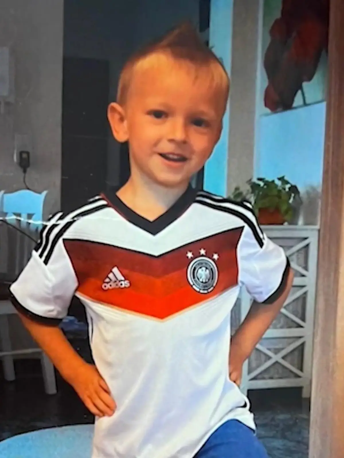 Jeremys Eltern sind sich sicher: Der plötzliche Tod ihres kleinen Sohnes (7) hätte verhindert werden können. "Die Ärzte haben unseren Sohn einfach sterben lassen", klagen sie. Der Siebenjährige war im Frühjahr 2017 mit starken Halsschmerzen ins Krankenhaus gekommen und sieben Tage später gestorben. Jetzt kämpfen sie vor Gericht um Gerechtigkeit.