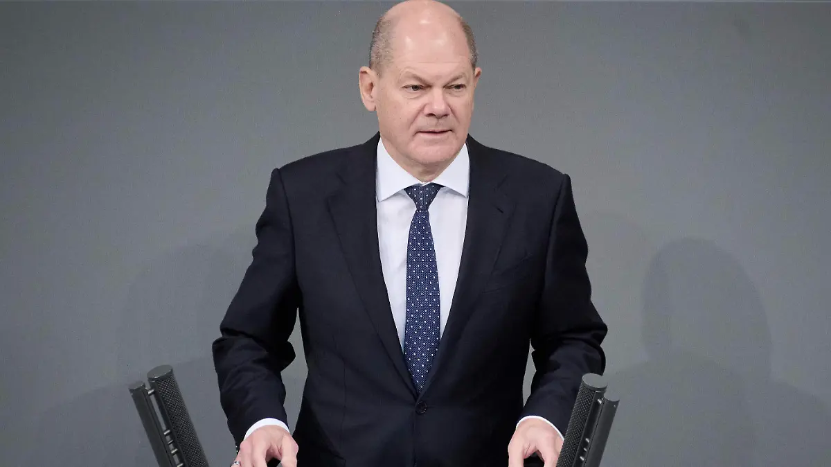 Berlin, Regierungserklärung Olaf Scholz im Bundestag in Berlin Olaf Scholz Bundeskanzler, SPD gibt am 14.12.2022 während der Sitzung des Deutschen Bundestags eine Regierungserklärung zum EU-Rat sowie zum EU-Asean-Gipfel ab. Berlin Bundestag Berlin Deutschland *** Berlin, government statement Olaf Scholz in the Bundestag in Berlin Olaf Scholz Chancellor, SPD delivers a government statement on the EU Council as well as the EU Asean Summit on 14 12 2022 during the session of the German Bundestag Berlin Bundestag Berlin Germany