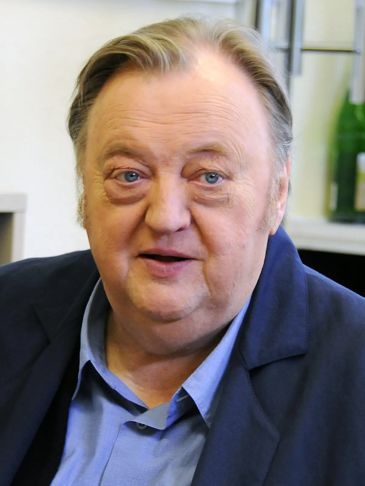 ARCHIV - Der Schauspieler Dieter Pfaff, aufgenommen am 06.06.2012 bei einem Fototermin am Set des WDR-Fernsehfilms "Bloch - Die Lavendelkönigin" in Köln. Pfaff ist am 05.03.2013 im Alter von 65 Jahren in Hamburg gestorben. Foto: Horst Galuschka +++(c) dpa - Bildfunk+++