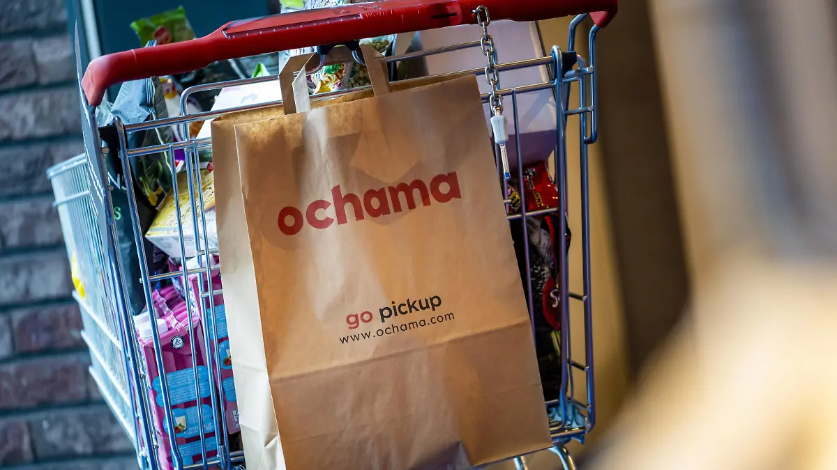 ROTTERDAM - Products in the pick up point of Chinese internet company Ochama. Consumers can pick up ordered groceries at the collection point. The messages are delivered by robots. ANP LEX VAN LIESHOUT *** ROTTERDAM Products in the pick up point of Chinese internet company Ochama Consumers can pick up ordered groceries at the collection point The messages are delivered by robots ANP LEX VAN LIESHOUT PUBLICATIONxINxGERxSUIxAUTxONLY Copyright: xANPx/xxANPx x442960513x originalFilename: 442960513.jpg