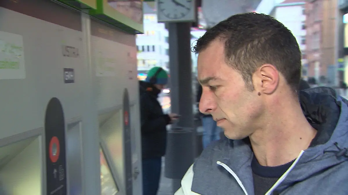 Ramin Juhnke verbrachte unzählige Stunden an Bahnhöfen und in Zügen.