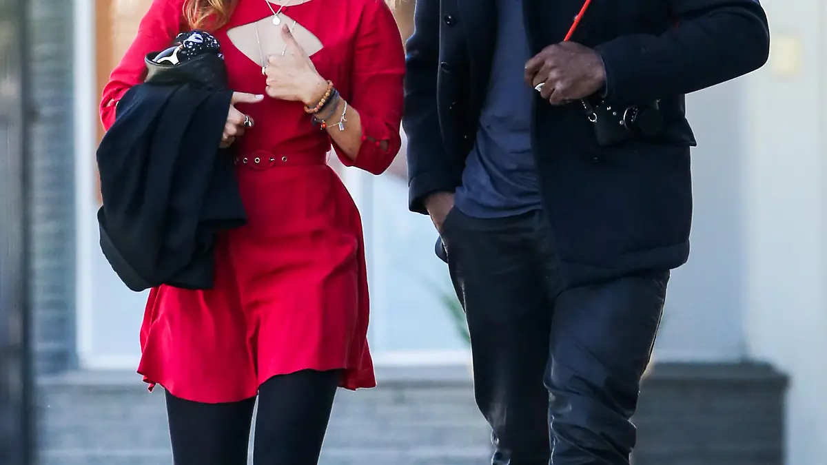 UK CLIENTS MUST CREDIT: AKM-GSI<BR/>
Seal seems to be getting along better after his divorce from supermodel Heidi Klum. He stopped to pick up a girl from her condo in Beverly Hills. They couldn't hide their excitement in seeing eachother. Seal and his mystery girl held eachother in an extremely lengthy embrace. The two seemed extra giddy around one and other.
<P>
Pictured: Seal
<P><B>Ref: SPL503411  270213  </B><BR/>
Picture by: AKM-GSI / Splash News<BR/>
</P><P>
<B>Splash News and Pictures</B><BR/>
Los Angeles:	310-821-2666<BR/>
New York:	212-619-2666<BR/>
London:	870-934-2666<BR/>
photodesk@splashnews.com<BR/>
</P>