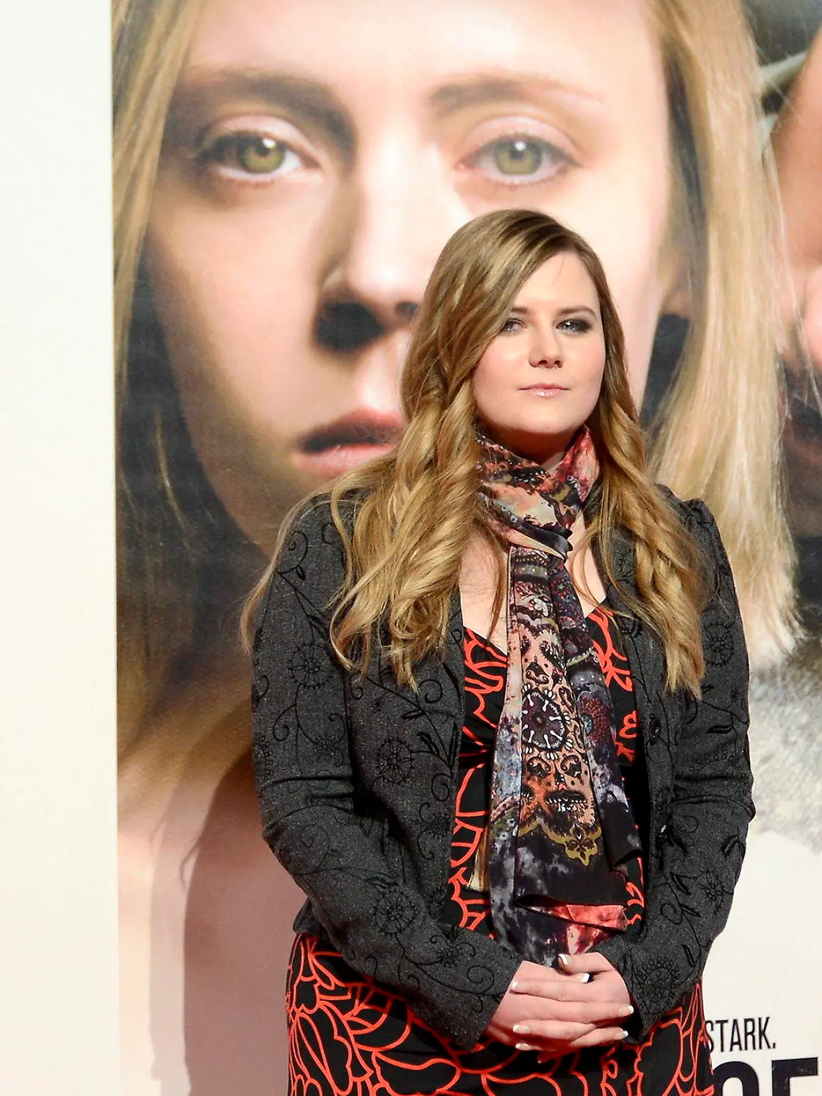 epa03600794 Austrian Natascha Kampusch poses on the red carpet prior to the premiere of the movie '3096 days' at the Cineplexx vinema Wienerberg in Vienna, Austria, 25 February 2013. Kampusch was kidnapped at the age of 10 and held in a cellar for over eight years. EPA/HERBERT NEUBAUER +++(c) dpa - Bildfunk+++