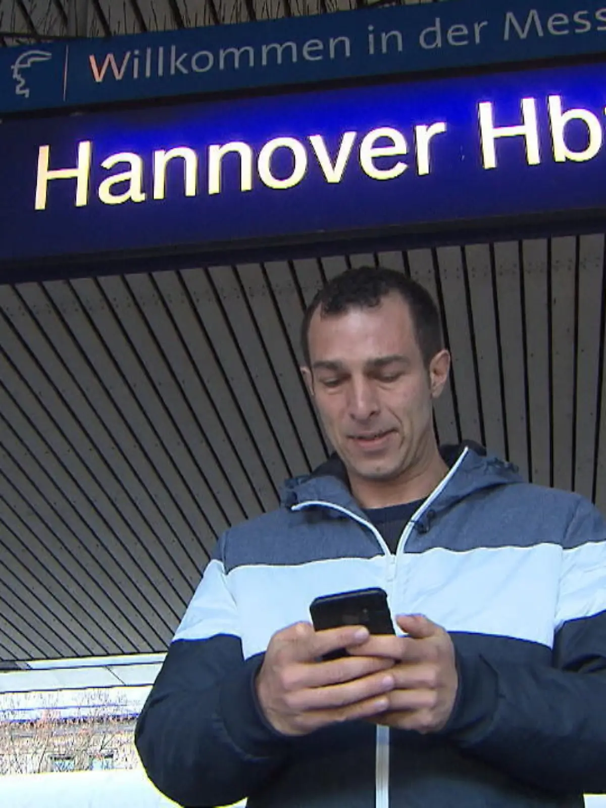 Es gibt wenige Flecken auf der Deutschlandkarte, die Ramin Juhnke in diesem Sommer nicht besucht hat. Mit dem 9-Euro-Ticket fährt der Hannoveraner in nur drei Monaten stolze 38.000 Kilometer durch die Bundesrepublik. Das ist zusammengerechnet einmal fast um den gesamten Globus!
