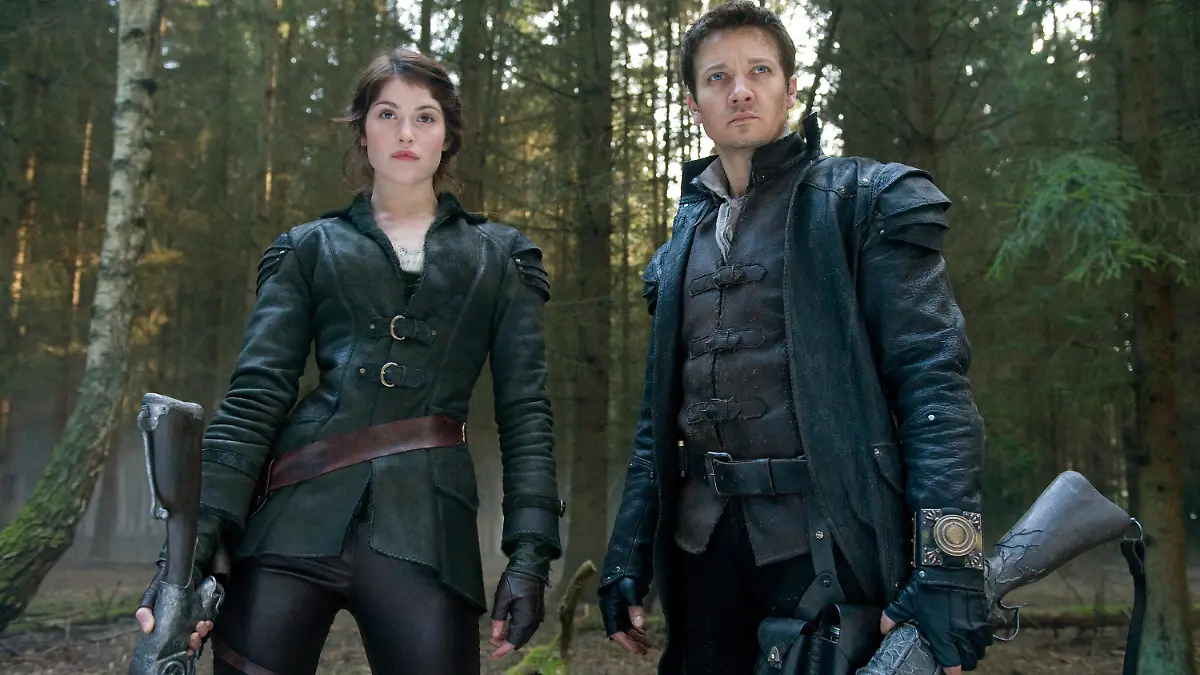 HANDOUT - Jeremy Renner als Hänsel und Gemma Arterton als Gretel in einer Szene des Kinofilms "Hänsel und Gretel: Hexenjäger" (undatierte Filmszene). Der Fantasy-Streifen kommt am Donnerstag (28.02.2013) in die deutschen Kinos. Foto: Paramount/David Appleby (zu dpa-Kinostarts vom 21.02.2013 - ACHTUNG: Nur zur redaktionellen Verwendung im Zusammenhang mit der Berichterstattung über den Film und bei vollständiger Nennung der Quelle bis 29.08.2013) +++(c) dpa - Bildfunk+++
