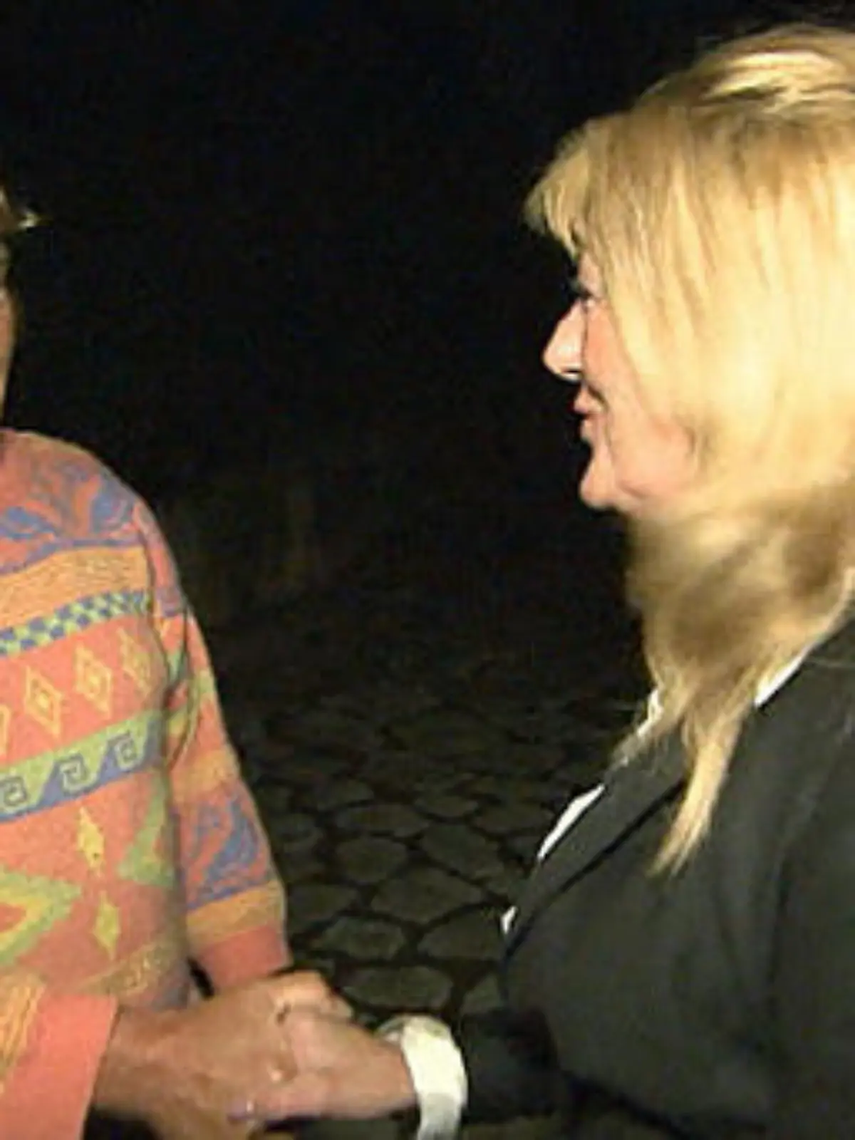 Bild zu: "Arthur ist entsetzt von Hildes Manieren"