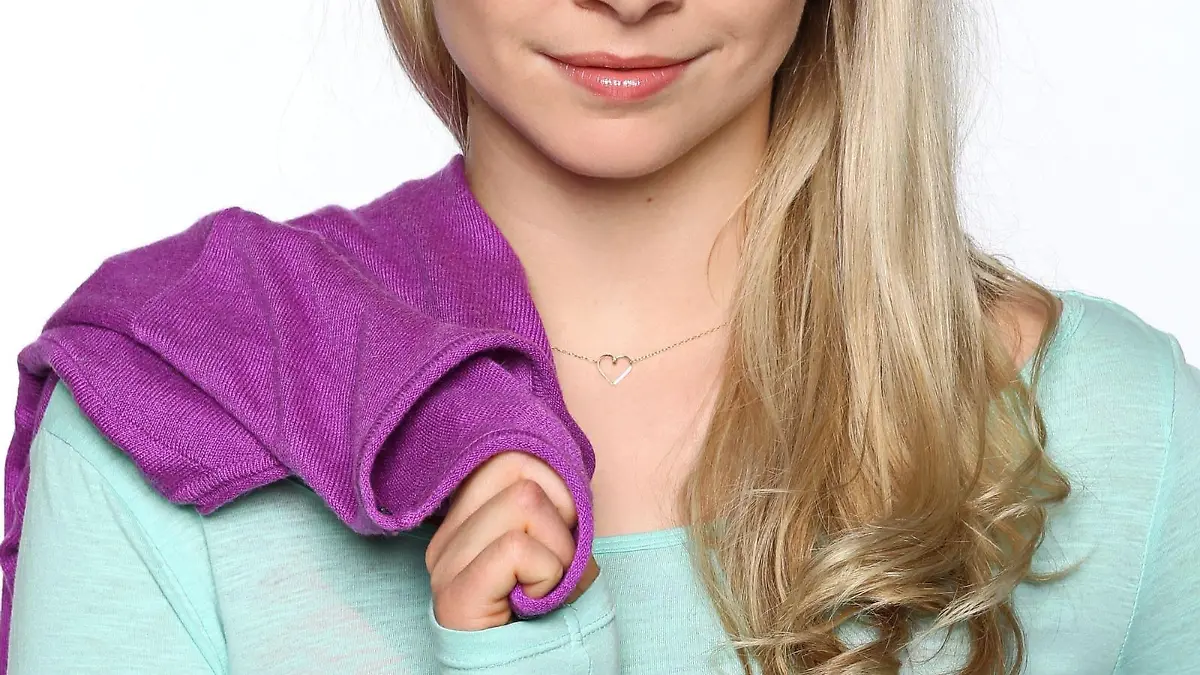 Jenny Bach spielt Julia Meyer