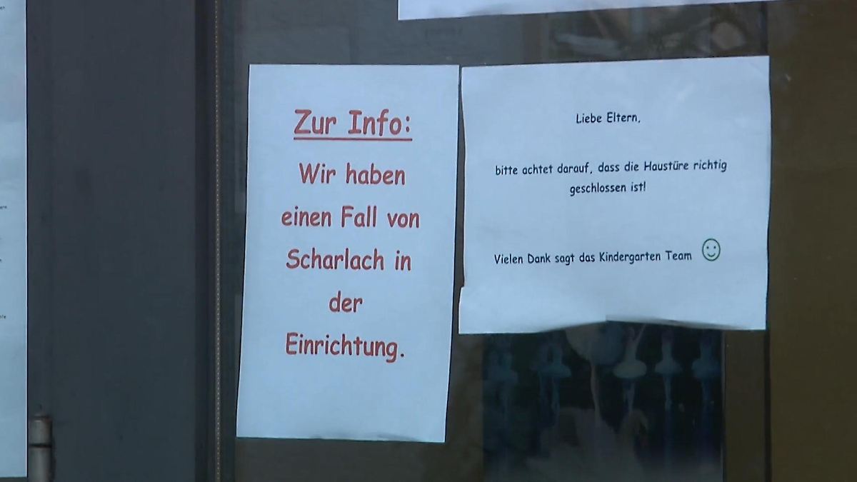 Mutter gibt ihr Kind beim Bürgermeister ab