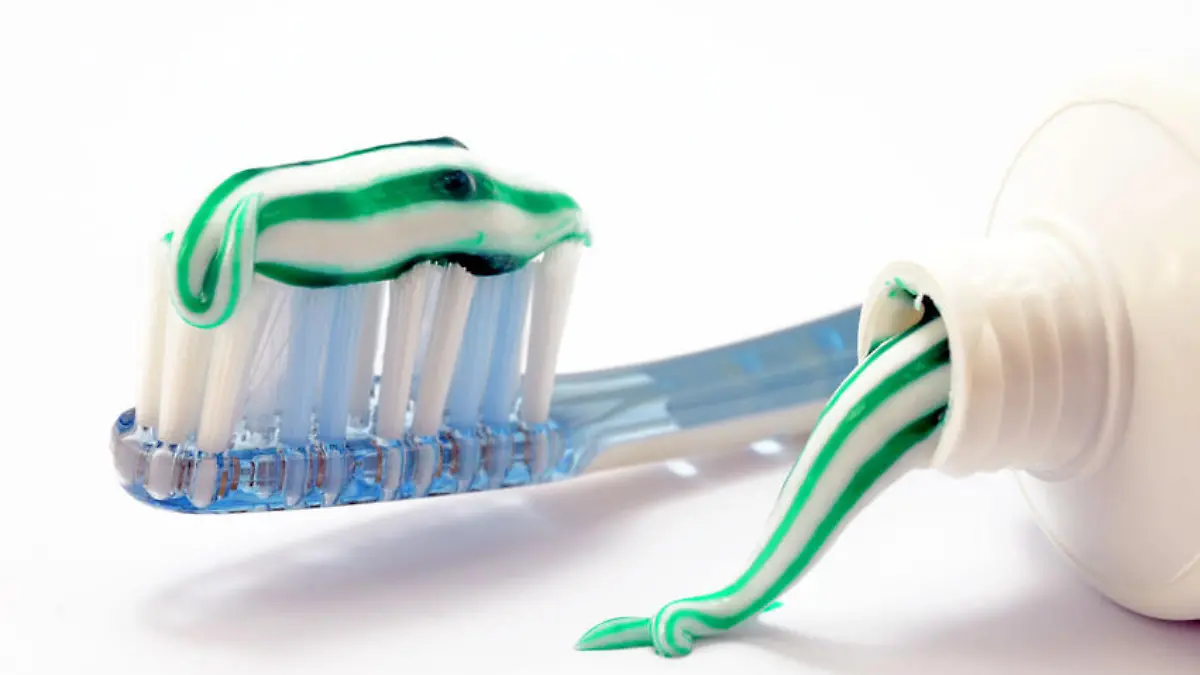 EIne gute Zahnpasta versorgt die Zähne mit dem wichtigen Fluorid.