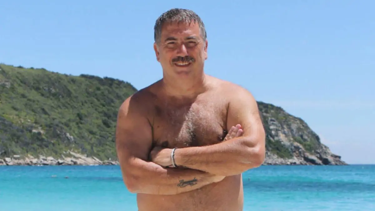 Story from Jam Press (Falklands Vet Dead)
Pictured: Daniel Rusticane.
Argie Falklands veteran, 60, found dead tied to his bed - police hunt three Tinder women.
The dead body of an Argentine Falklands War veteran has been found tied on his bed as the police hunt three women he met on Tinder that night.
Daniel Alfredo Rusticane was found face up with his hands and feet bound after apparently suffering a fatal heart attack.
The 60-year-old veteran is believed to have died during a robbery and the authorities are trying to track down the women he last contacted on the dating app Tinder.
As the victim’s vehicle and mobile phone were missing from his property, the police are treating his death as suspicious.
The police found his stolen Ford Ranger pickup truck abandoned five blocks from his home in Gregorio de Laferrère, Buenos Aires Province, Argentina.
Officers reportedly found a knife in the backseat and fresh fingerprints on the steering wheel that are currently being analysed.
The victim’s daughter Gisela Rusticane has asked neighbours to help identify the women who were allegedly with him before he suffered the heart attack last week.
A close friend, who wished to remain anonymous, told the police: “He sent me an audio at night saying he was with two or three women.”
The investigation is being supervised by prosecutor Karina Licalzi from La Matanza who does not rule out the possibility of a sexual game taking place prior to the victim being robbed.
The preliminary results of the autopsy indicated the Falklands War veteran, who was in the 3rd Regiment of La Tablada, suffered a fatal heart attack.
However, the authorities are still awaiting the results of a toxicological report to establish whether he had consumed anything that could have triggered it.
A police spokesperson said: “There is also the possibility that the women tied him up and he died from shock or anxiety. We do not rule out this hypothesis, although we are awaiting the compleme