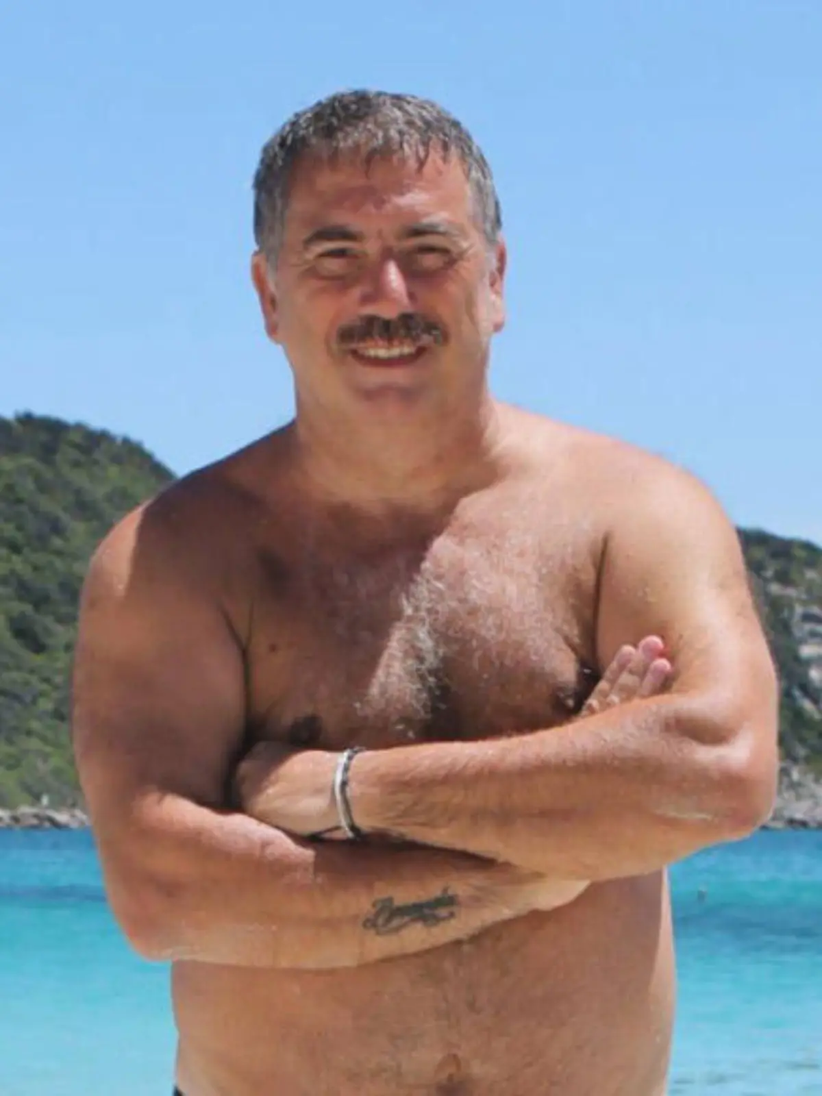 Story from Jam Press (Falklands Vet Dead)

Pictured: Daniel Rusticane.

Argie Falklands veteran, 60, found dead tied to his bed - police hunt three Tinder women.

The dead body of an Argentine Falklands War veteran has been found tied on his bed as the police hunt three women he met on Tinder that night.

Daniel Alfredo Rusticane was found face up with his hands and feet bound after apparently suffering a fatal heart attack.

The 60-year-old veteran is believed to have died during a robbery and the authorities are trying to track down the women he last contacted on the dating app Tinder.

As the victim’s vehicle and mobile phone were missing from his property, the police are treating his death as suspicious.

The police found his stolen Ford Ranger pickup truck abandoned five blocks from his home in Gregorio de Laferrère, Buenos Aires Province, Argentina.

Officers reportedly found a knife in the backseat and fresh fingerprints on the steering wheel that are currently being analysed.

The victim’s daughter Gisela Rusticane has asked neighbours to help identify the women who were allegedly with him before he suffered the heart attack last week.

A close friend, who wished to remain anonymous, told the police: “He sent me an audio at night saying he was with two or three women.”

The investigation is being supervised by prosecutor Karina Licalzi from La Matanza who does not rule out the possibility of a sexual game taking place prior to the victim being robbed.

The preliminary results of the autopsy indicated the Falklands War veteran, who was in the 3rd Regiment of La Tablada, suffered a fatal heart attack.

However, the authorities are still awaiting the results of a toxicological report to establish whether he had consumed anything that could have triggered it.

A police spokesperson said: “There is also the possibility that the women tied him up and he died from shock or anxiety. We do not rule out this hypothesis, although we are awaiting the compleme