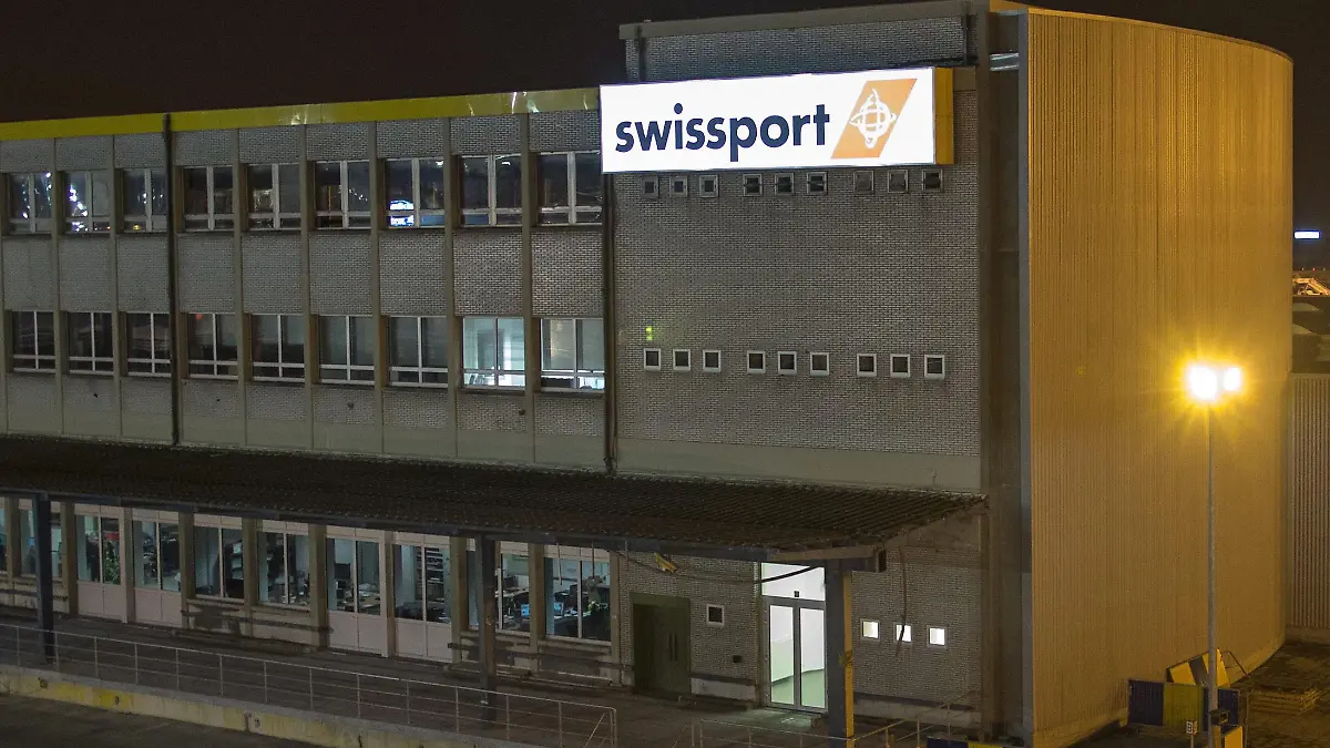 epa03590073 A general view of the Swissport building at Brussels Airport, in Brussels, Belgium, early 19 February 2013. Armed men made off with a shipment of diamonds as it was being loaded onto a plane at the Brussels airport, Belgian media reported 19 February. Ten kilograms of diamonds with a value of 350 million euros (467 million US dollars) were stolen during the heist late 18 February, the broadcaster VRT said, citing unnamed sources. The thieves broke through a fence at the Belgian capital's main airport with two vehicles at 7:47 pm (1847 GMT), the airport said in a statement. The thieves targeted a van from the Brink's security company that was loading the diamonds on a plane bound for Zurich, media reports said. EPA/JULIEN WARNAND RECROPPED VERSION