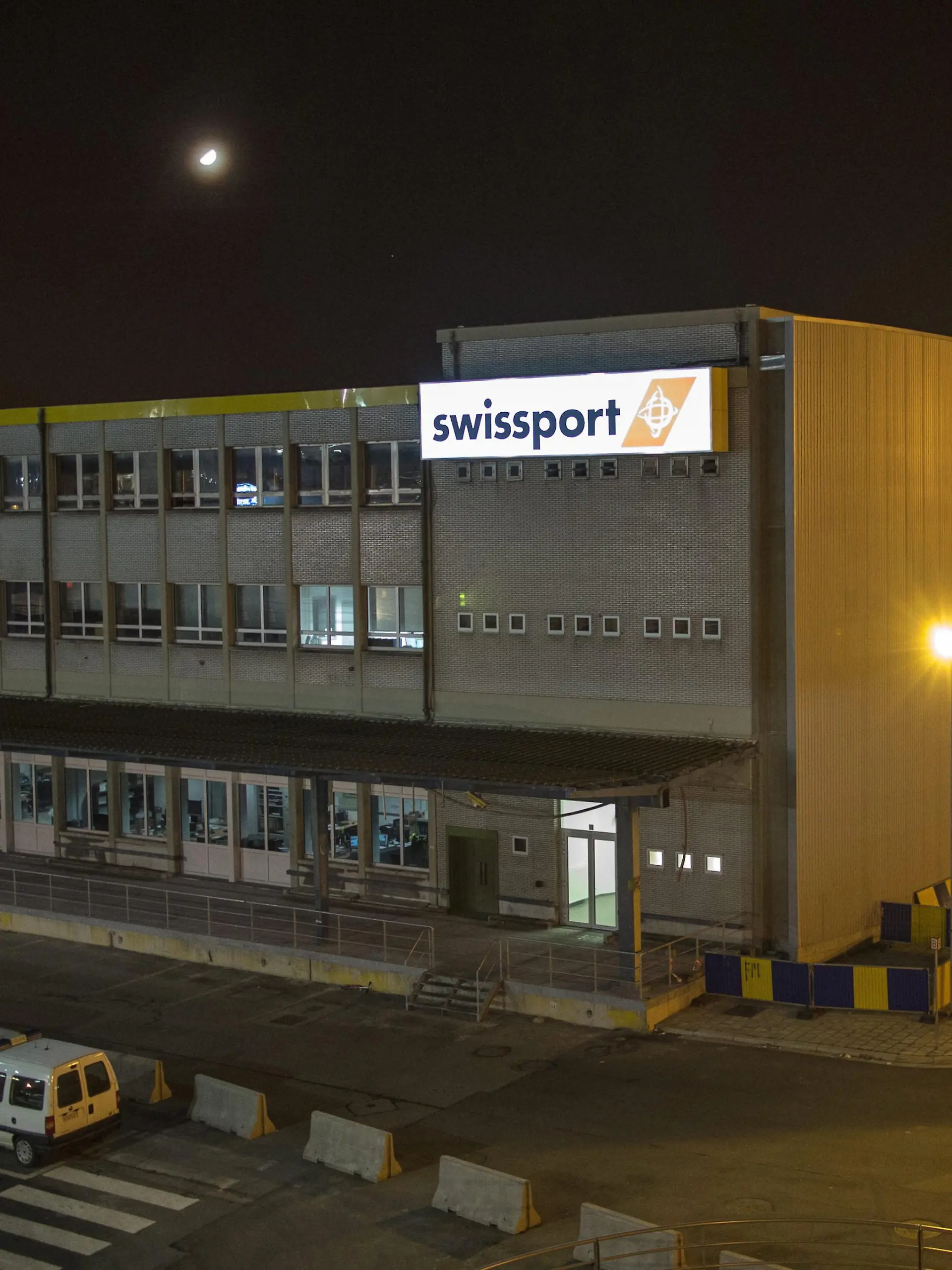 epa03590073 A general view of the Swissport building at Brussels Airport, in Brussels, Belgium, early 19 February 2013. Armed men made off with a shipment of diamonds as it was being loaded onto a plane at the Brussels airport, Belgian media reported 19 February. Ten kilograms of diamonds with a value of 350 million euros (467 million US dollars) were stolen during the heist late 18 February, the broadcaster VRT said, citing unnamed sources. The thieves broke through a fence at the Belgian capital's main airport with two vehicles at 7:47 pm (1847 GMT), the airport said in a statement. The thieves targeted a van from the Brink's security company that was loading the diamonds on a plane bound for Zurich, media reports said. EPA/JULIEN WARNAND RECROPPED VERSION