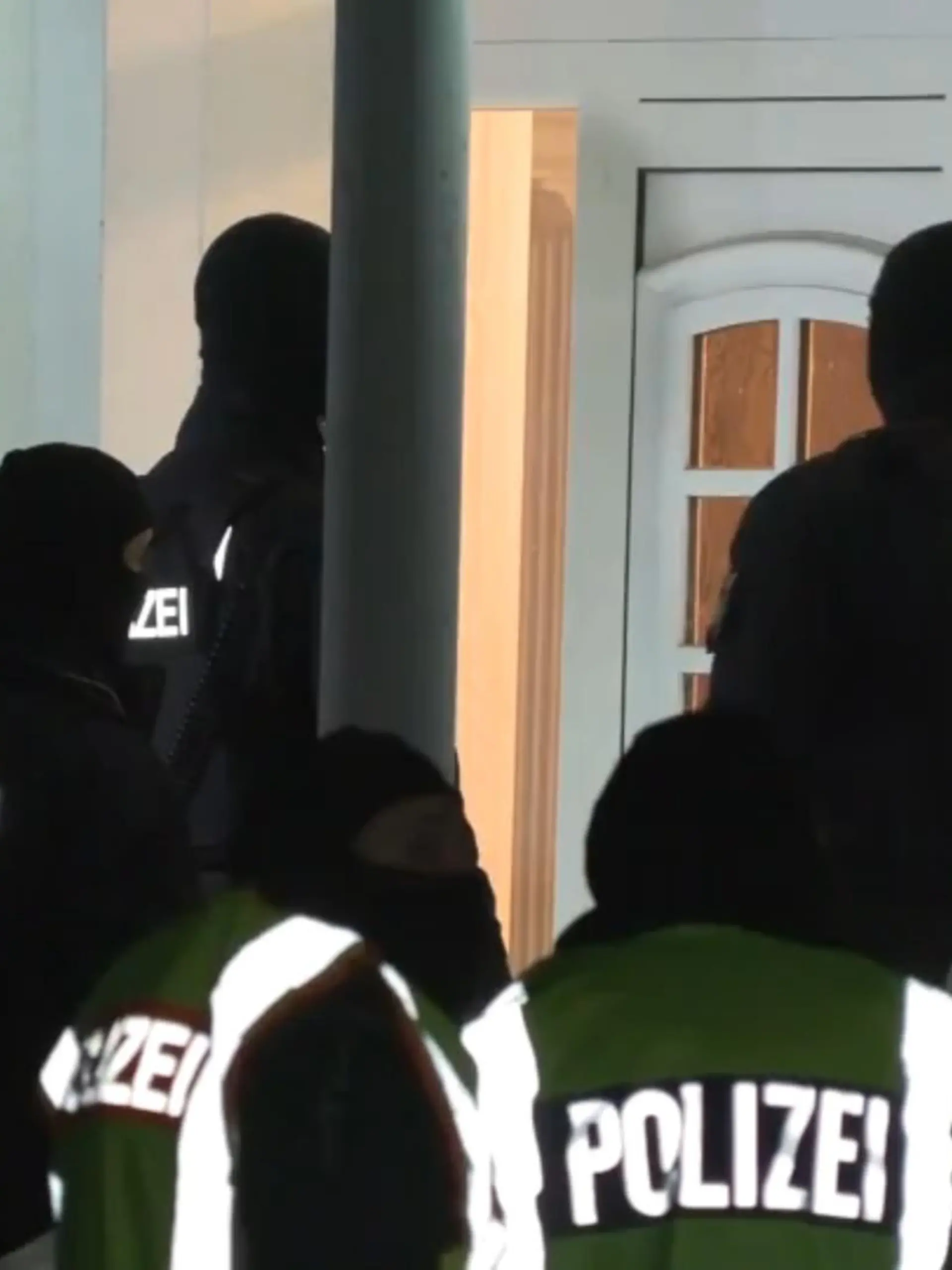 Bild zu: "Großrazzia in NRW"