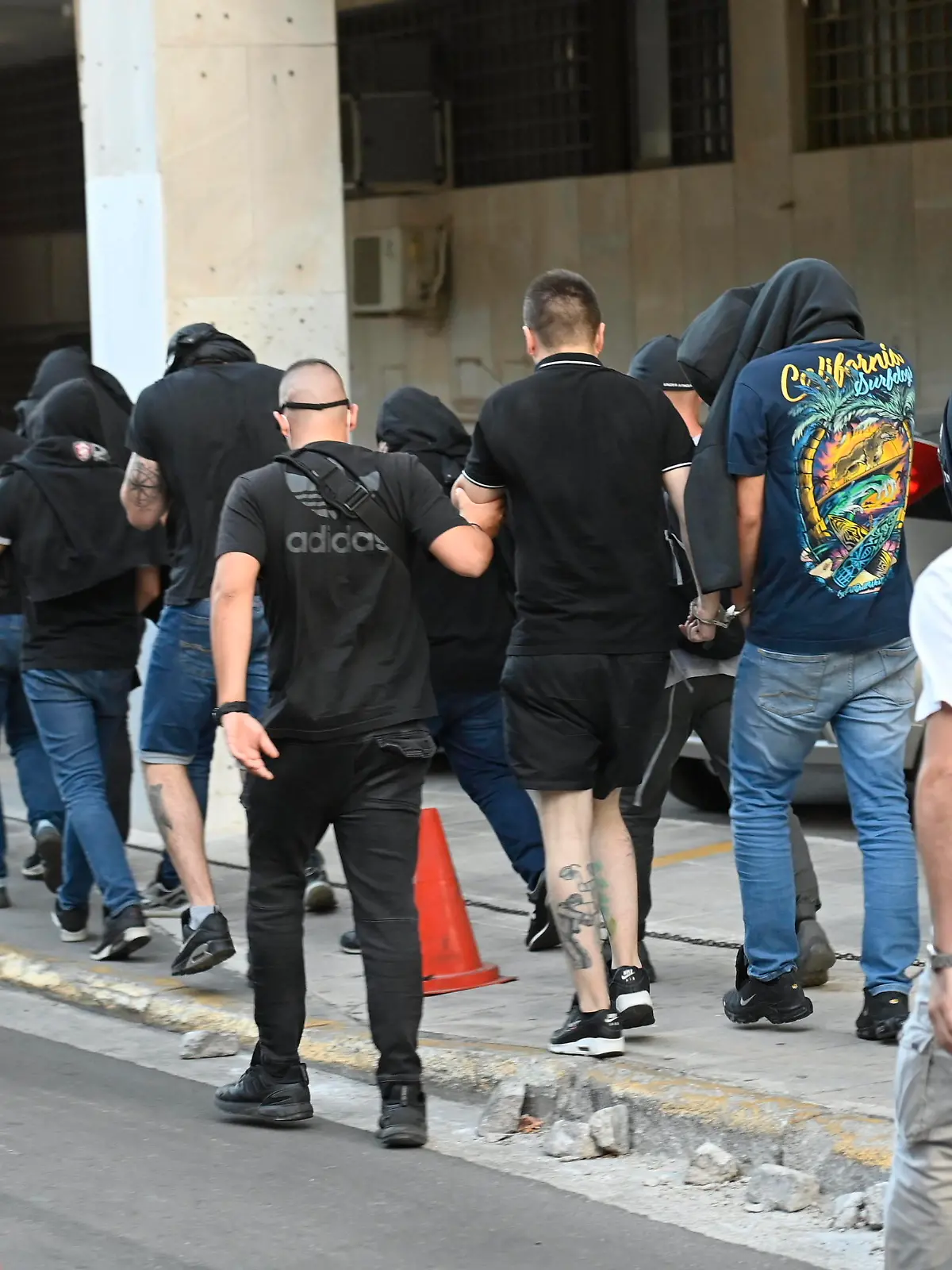 Griechenland, Vernehmung von Fans von Dinamo Zagreb in Athen RECORD DATE NOT STATED  Greece, Athens, 080823. The police brought in for questioning the arrested Dinamo fans who participated in yesterday s riots. Photo: Ronald Gorsic / CROPIX Copyright: xxRonaldxGorsicx privodenje_atena14-080823