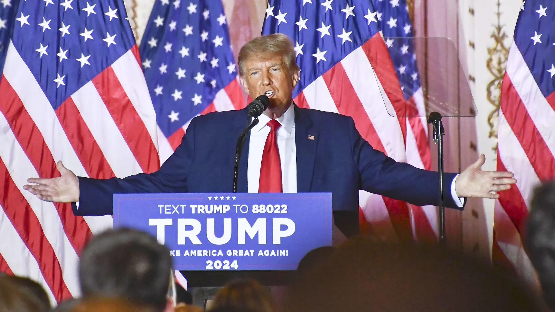 Trump declares bid to return to White House Former U.S. President Donald Trump declares his bid to return to the White House in the 2024 presidential election on Nov. 15, 2022 in front of a crowd gathered at Mar-a-Lago in Palm Beach, Florida. PUBLICATIONxINxGERxSUIxAUTxHUNxONLY A14AA0001356080P