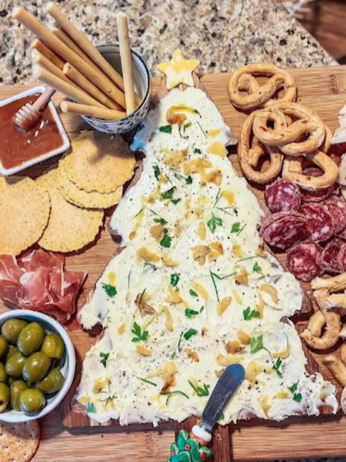In den sozialen Medien macht ein neuer Food-Trend die Runde: Butterboards. Das sind Brettchen, die mit Butter beschmiert und verziert werden - entweder süß mit Feigen und Honig oder deftig mit gebratenem Speck. Und das beste: Sie sehen hübscher aus als jede Käseplatte.