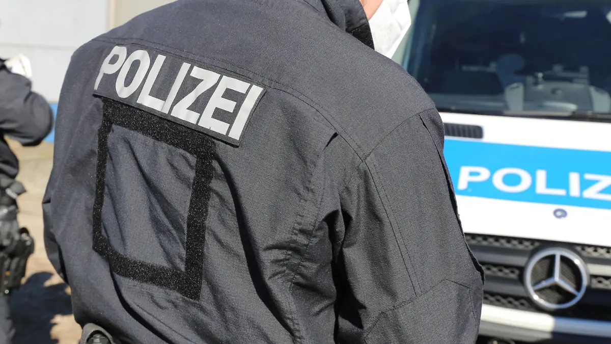 Symbolbild Polizeieinsatz *** Symbolic image police operation Copyright: xx