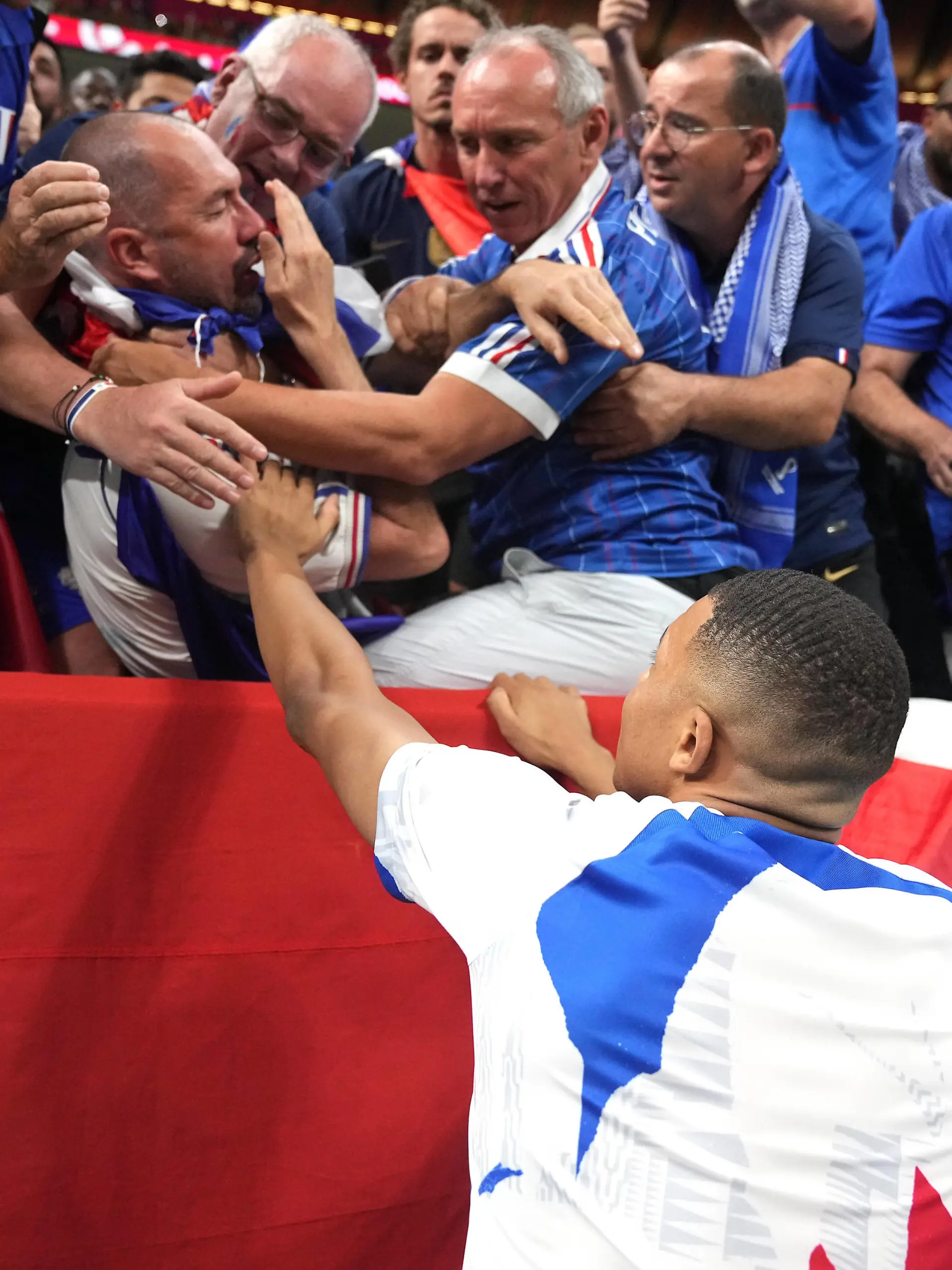  France v Morocco - FIFA World Cup, WM, Weltmeisterschaft, Fussball 2022 - Semi Final - Al Bayt Stadium France s Kylian Mbappe checks on a fan after being struck by a ball kicked by the player before the FIFA World Cup Semi-Final match at the Al Bayt Stadium in Al Khor, Qatar. Picture date: Wednesday December 14, 2022. Use subject to restrictions. Editorial use only, no commercial use without prior consent from rights holder. PUBLICATIONxNOTxINxUKxIRL Copyright: xAdamxDavyx 70249976