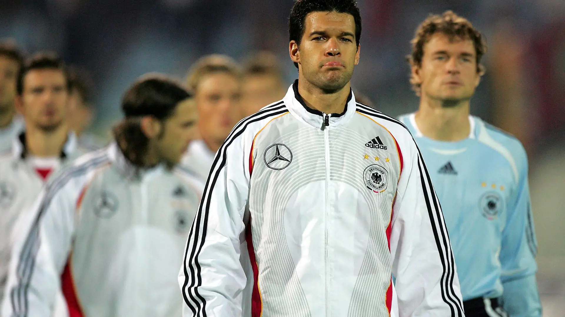 Bildnummer: 02371788  Datum: 11.10.2006  Copyright: imago/Team 2
Michael Ballack (Deutschland); Vdig, quer, close, einlaufen, auflaufen, Mimik EM Qualifikation 2006, Nationalteam Bratislava Fußball Länderspiel Herren Mannschaft Gruppenbild Randmotiv Personen