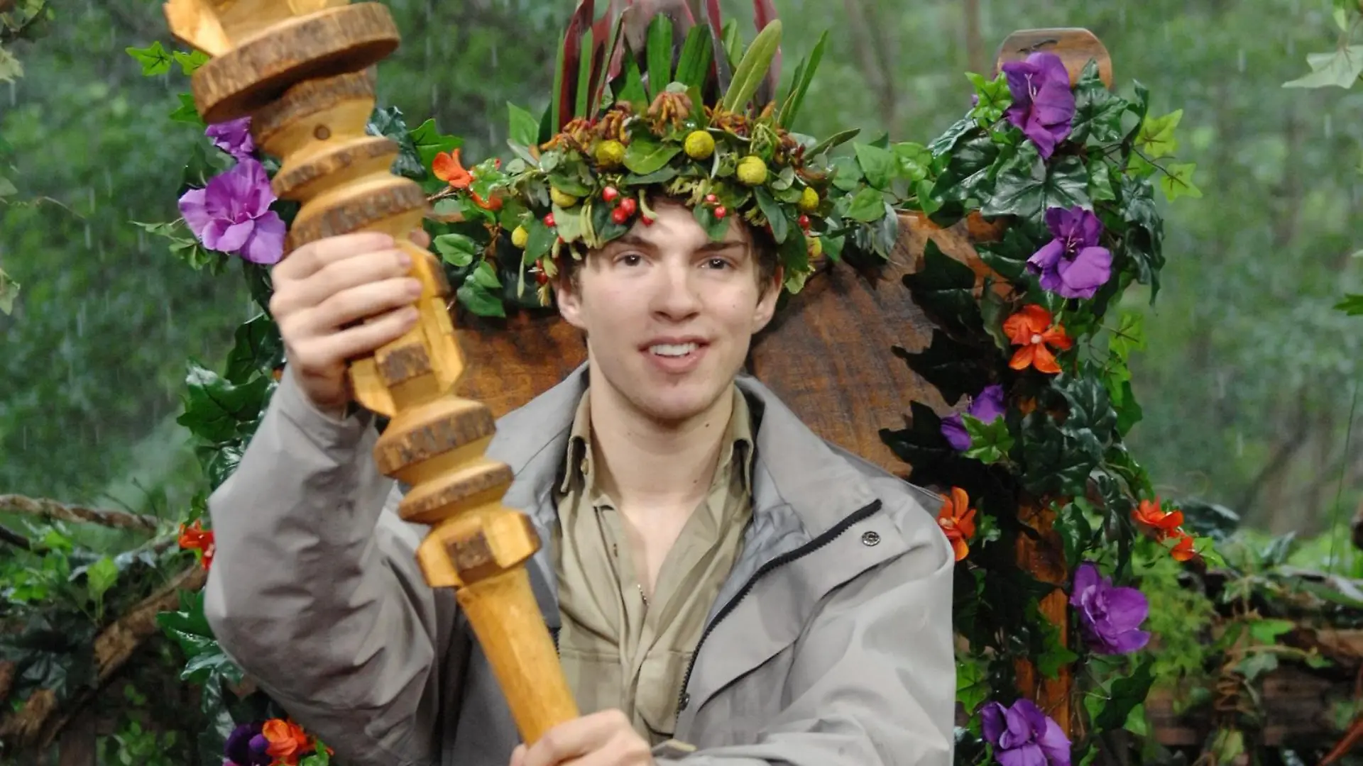 Tag 16 - Joey Heindle ist der neue Dschungelkönig. # Foto: RTL / Stefan MenneVerwendung der Bilder für Online-Medien ausschließlich mit folgender Verlinkung: "Alle Infos zu "Ich bin ein Star - Holt mich hier raus!" im Special bei RTL.de: http://www.rtl.de/cms/sendungen/ich-bin-ein-star.htmlNUR ZUR EINMALIGEN VERÖFFENTLICHUNG ! KEINE WEITERGABE AN DRITTE ! KEINE VERWENDUNG NACH DEM 10.02.2013 !! KEINE ARCHIVIERUNG !Suchbegriff: Dschungelcamp