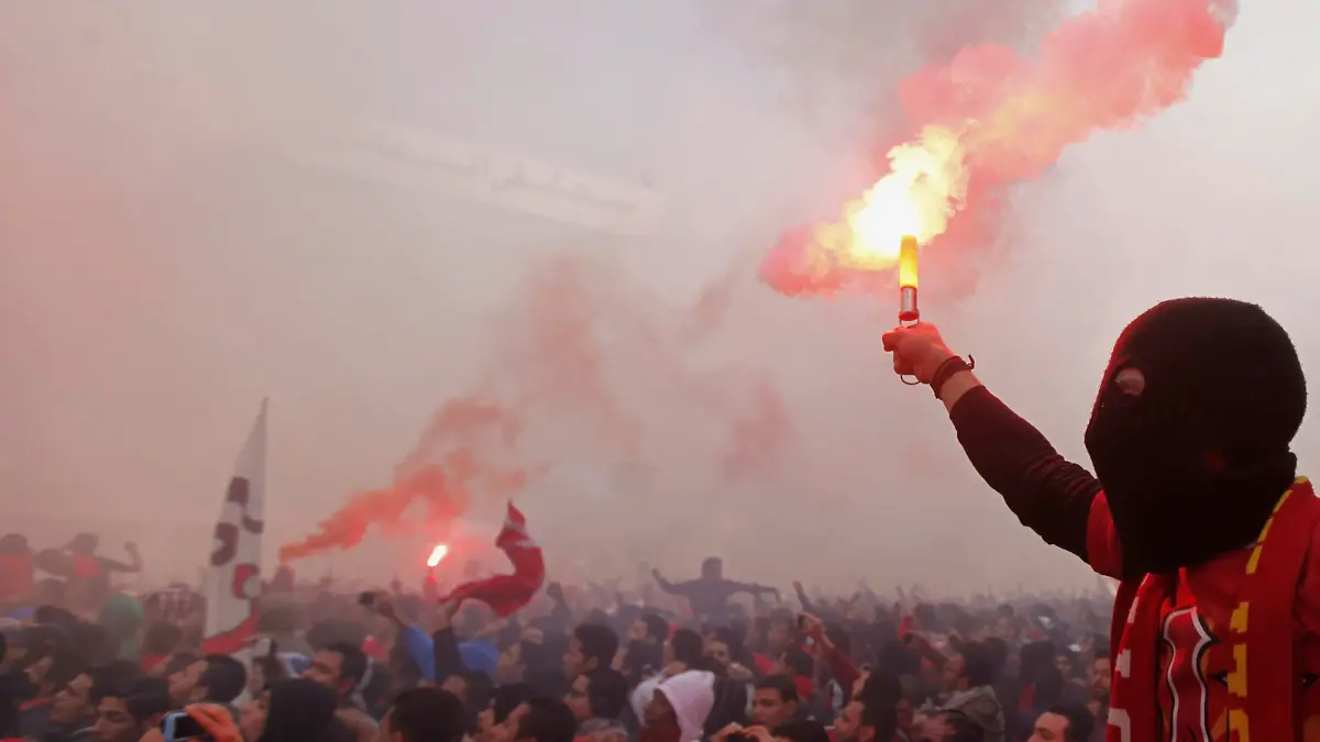 Al Ahly fans, also known as "Ultras", celebrate and shout slogans in front of the Al Ahly club after hearing the final verdict of the 2012 Port Said massacre in Cairo January 26, 2013. Twenty-two people were killed on Saturday in violence that erupted in Port Said, northeast of Egypt's capital, after protesters took to the street angry that people from their city had be blamed for a soccer disaster, state television said. REUTERS/Amr Abdallah Dalsh (EGYPT - Tags: POLITICS CIVIL UNREST SPORT SOCCER TPX IMAGES OF THE DAY CRIME LAW)
