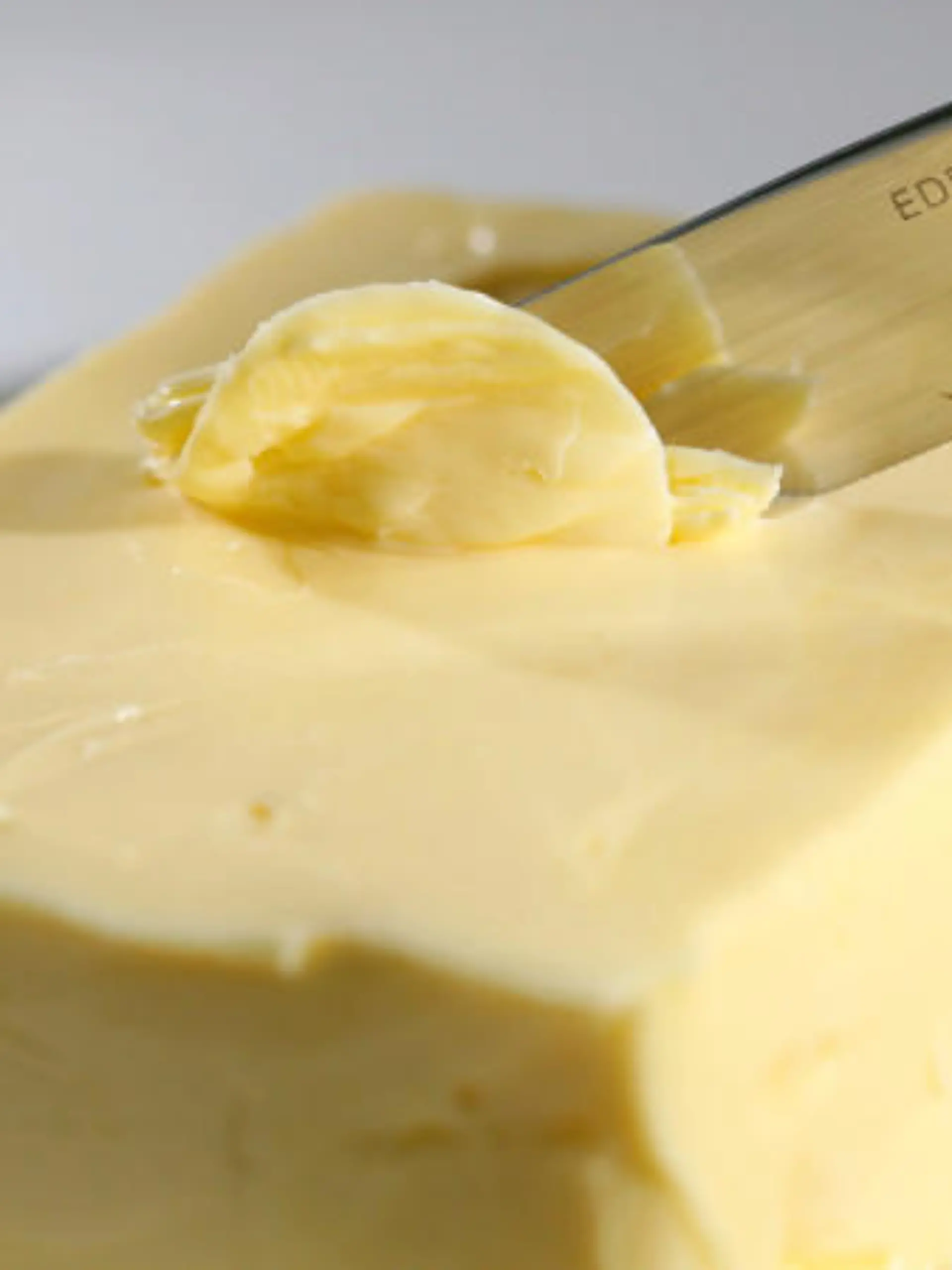 Halbfett-Butter oder spezielle Rapsöl-Kombinationen: Welcher Butter-Ersatz ist am besten?