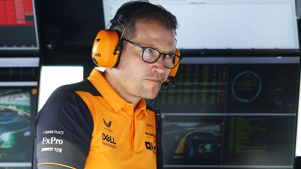 ABU DHABI, UNITED ARAB EMIRATES - NOVEMBER 19: McLaren Team Principal Andreas Seidl looks on from the pitwall during final practice ahead of the F1 Grand Prix of Abu Dhabi at Yas Marina Circuit on November 19, 2022 in Abu Dhabi, United Arab Emirates. (Photo by Mark Thompson/Getty Images)