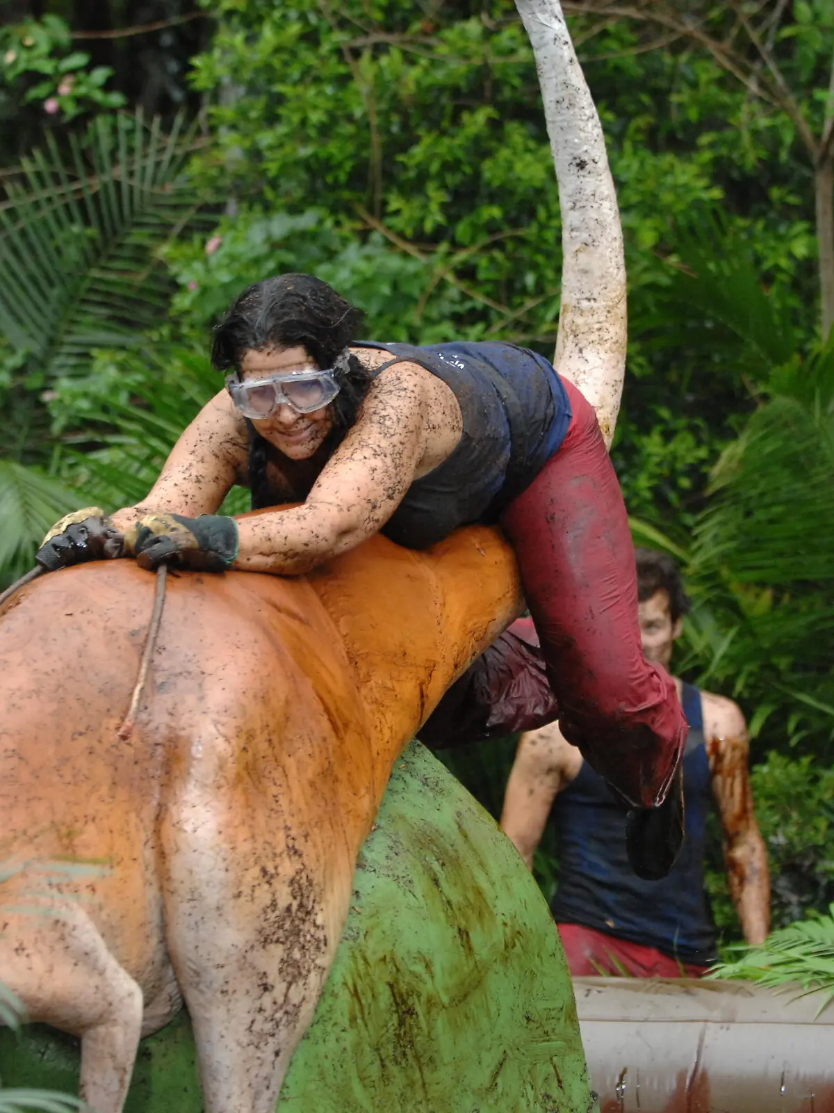 Tag 11 - Dschungelprüfung 11 "Känguru des Grauens": Iris Klein (Foto) und Patrick wurden von den VIP-Campern zur heutigen Dschungelprüfung auserkoren. Iris muss sich auf dem Rücken eines Riesen-Wallaby (eine Känguru-Art) halten und von Sonja Zietlow und Daniel Hartwich gestellte Schätzfragen richtig beantworten. Erschwerend kommt hinzu, dass sie hin und wieder mit Matsch und Sirup angespritzt wird. # Foto: RTL / Stefan Menne

Verwendung der Bilder für Online-Medien ausschließlich mit folgender Verlinkung: "Alle Infos zu "Ich bin ein Star - Holt mich hier raus!" im Special bei RTL.de: http://www.rtl.de/cms/sendungen/ich-bin-ein-star.html

NUR ZUR EINMALIGEN VERÖFFENTLICHUNG ! KEINE WEITERGABE AN DRITTE ! 
KEINE VERWENDUNG NACH DEM 10.02.2013 !! KEINE ARCHIVIERUNG !

Suchbegriff: Dschungelcamp *** Local Caption *** Verwendung der Bilder für Online-Medien ausschließlich mit folgender Verlinkung: "Alle Infos zu "Ich bin ein Star - Holt mich hier raus!" im Special bei RTL.de: http://www.rtl.de/cms/sendungen/ich-bin-ein-star.html

NUR ZUR EINMALIGEN VERÖFFENTLICHUNG ! KEINE WEITERGABE AN DRITTE ! 
KEINE VERWENDUNG NACH DEM 10.02.2013 !! KEINE ARCHIVIERUNG !

Suchbegriff: Dschungelcamp