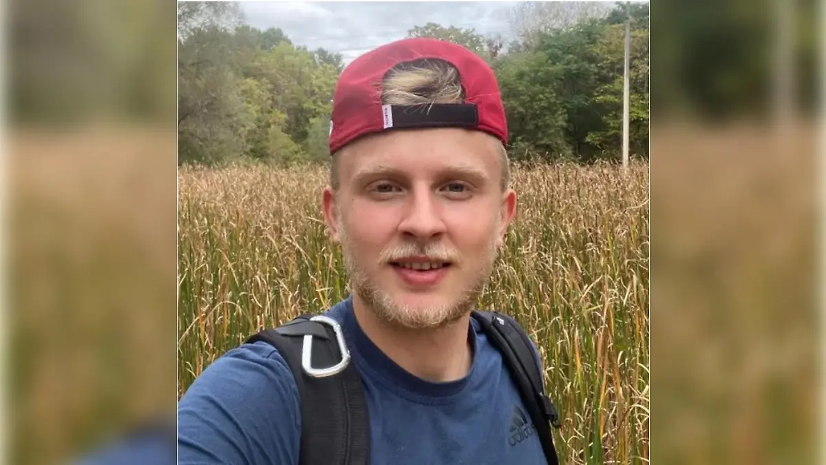 Ken DeLand Jr. besuchte als Austauschstudent die staatliche Universität Grenoble Alpes in Frankreich.