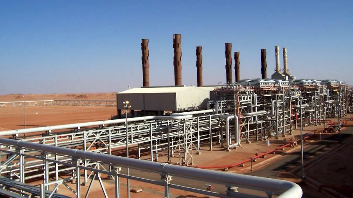 epa03540765 An undated handout photograph released by the British Petroleum (BP) company on 16 January 2013 shows the gas facility in Amenas, some 1300 km southeast Algiers, Algeria. Reports on 17 January 2013 state 34 hostages were killed and 26 freed during an attack by the Algerian military on the site where Islamist gunmen were holding a group hostage, France Info radio reported. EPA/BP / HANDOUT HANDOUT EDITORIAL USE ONLY/NO SALES +++(c) dpa - Bildfunk+++