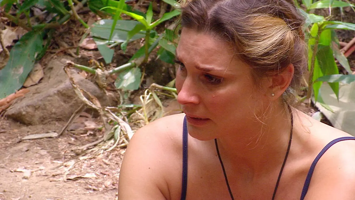 Tag 8 im Camp - Claudelle Deckert muss weinen als Joey ihr von seiner Kindheit erzählt.Verwendung der Bilder für Online-Medien ausschließlich mit folgender Verlinkung: "Alle Infos zu "Ich bin ein Star - Holt mich hier raus!" im Special bei RTL.de: http://www.rtl.de/cms/sendungen/ich-bin-ein-star.htmlNUR ZUR EINMALIGEN VERÖFFENTLICHUNG ! KEINE WEITERGABE AN DRITTE ! KEINE VERWENDUNG NACH DEM 10.02.2013 !! KEINE ARCHIVIERUNG !Suchbegriff: Dschungelcamp