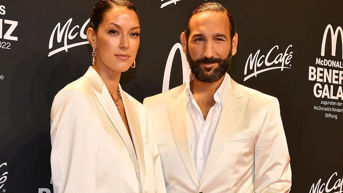  Rebecca Mir und Massimo Sinato bei der Benefiz Gala zugunsten der McDonalds Kinderhilfe Stiftung am 15.10.2022 in München McDonalds Benefiz Gala 2022 in München *** Rebecca Mir and Massimo Sinato at the benefit gala for the McDonalds Childrens Aid Foundation on 15 10 2022 in Munich McDonalds Benefit Gala 2022 in Munich PUBLICATIONxINxGERxSUIxAUTxONLY