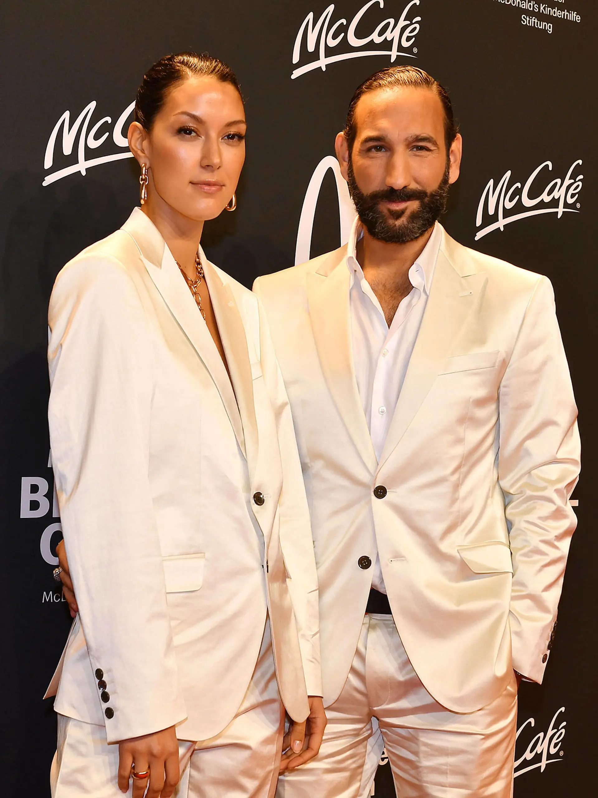  Rebecca Mir und Massimo Sinato bei der Benefiz Gala zugunsten der McDonalds Kinderhilfe Stiftung am 15.10.2022 in München McDonalds Benefiz Gala 2022 in München *** Rebecca Mir and Massimo Sinato at the benefit gala for the McDonalds Childrens Aid Foundation on 15 10 2022 in Munich McDonalds Benefit Gala 2022 in Munich PUBLICATIONxINxGERxSUIxAUTxONLY